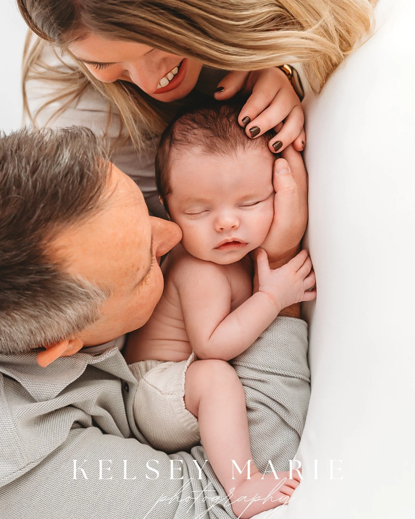 Newborn snuggles really are the best at this time of year🤍🎄

#CheshirePhotographer #NewbornPhotography #NewbornPhotographerCheshire #CheshireMums #WinsfordMums #NorthwichMums #BabyPhotography #BabyPhotographerCheshire #FirstChristmas #ChristmasBaby