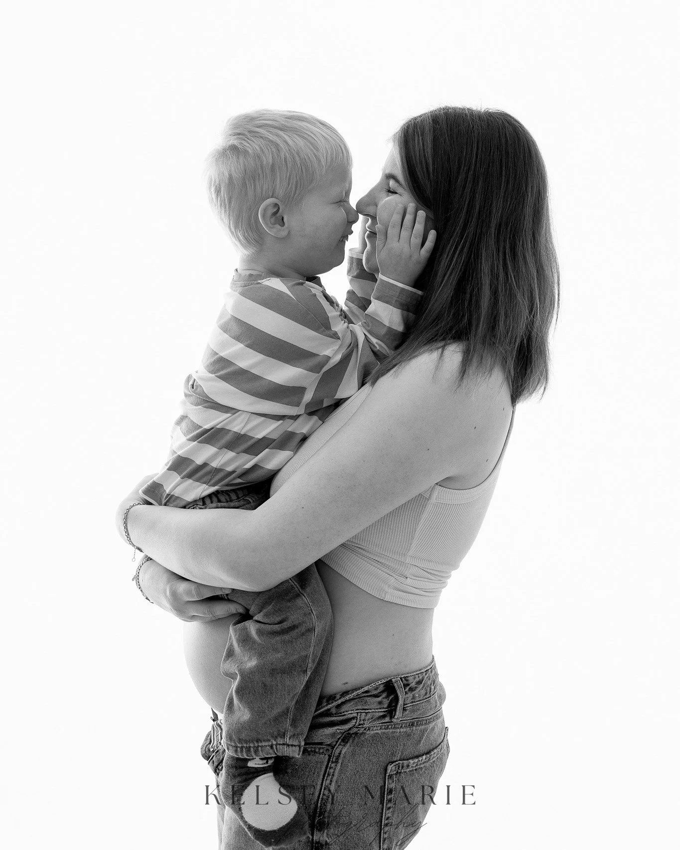 Before your new baby arrives, there&rsquo;s a little moment in time where everything still looks like this.

Just the two of you and the little person who made you a mum.

Maternity sessions are such a lovely way to capture your family exactly as you