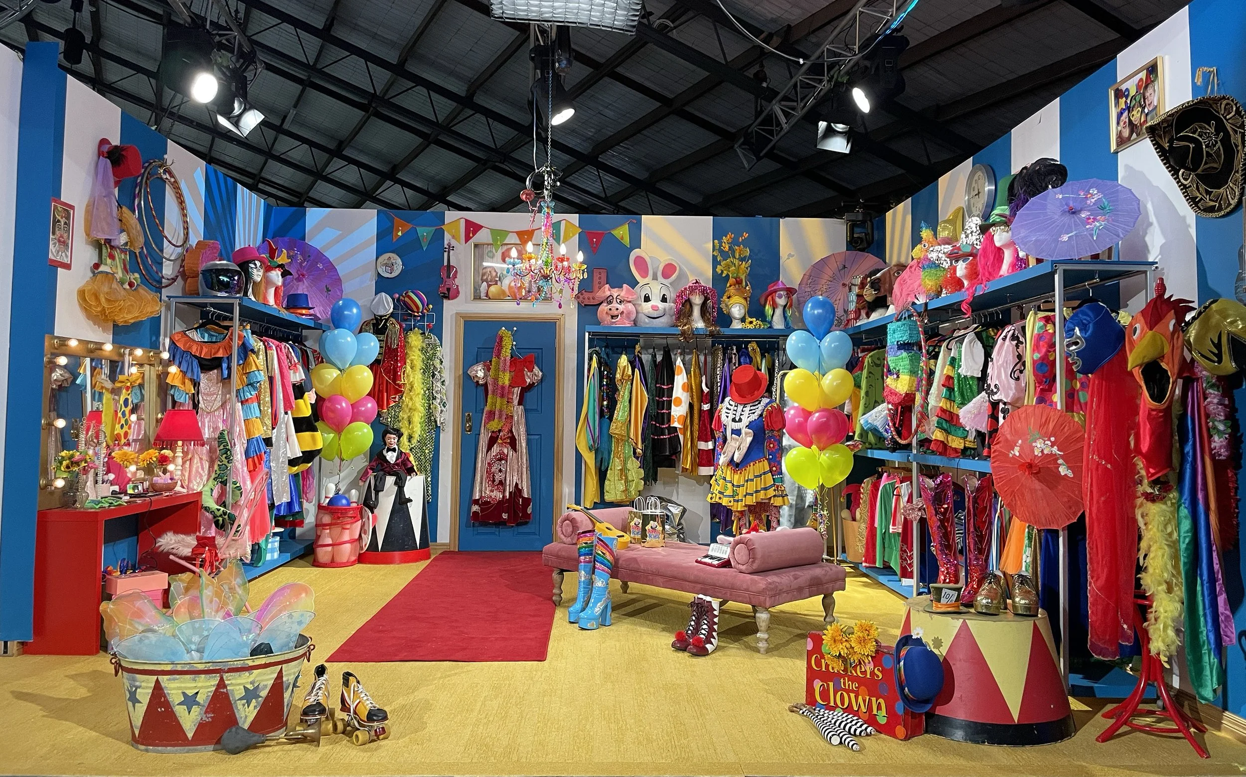 Childrens Entertainer full set.jpg