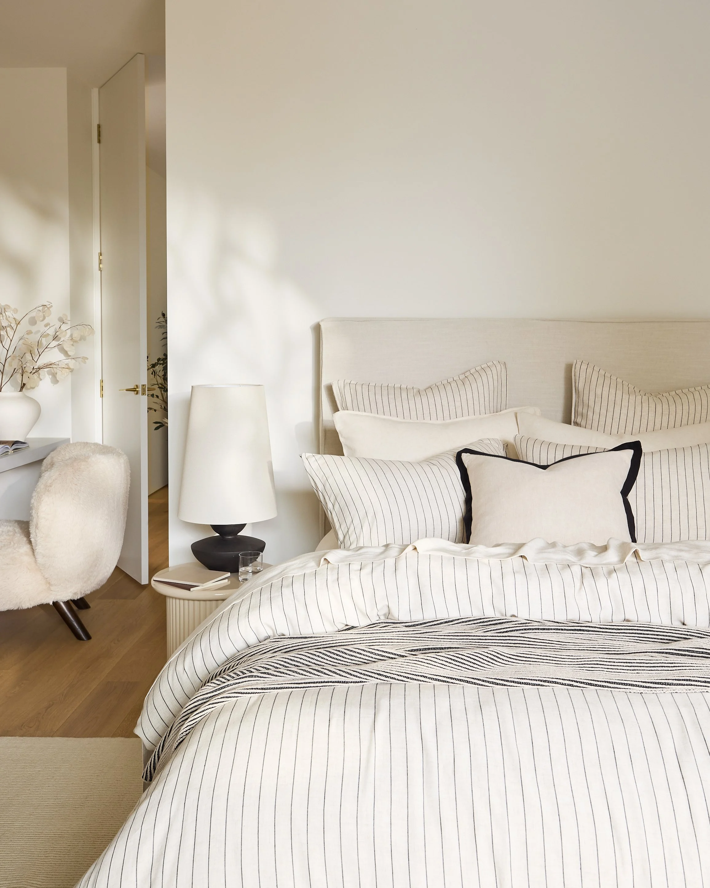 60151 Washed Bamboo Linen Bedlinen W26 Black Natural Stripe.jpg