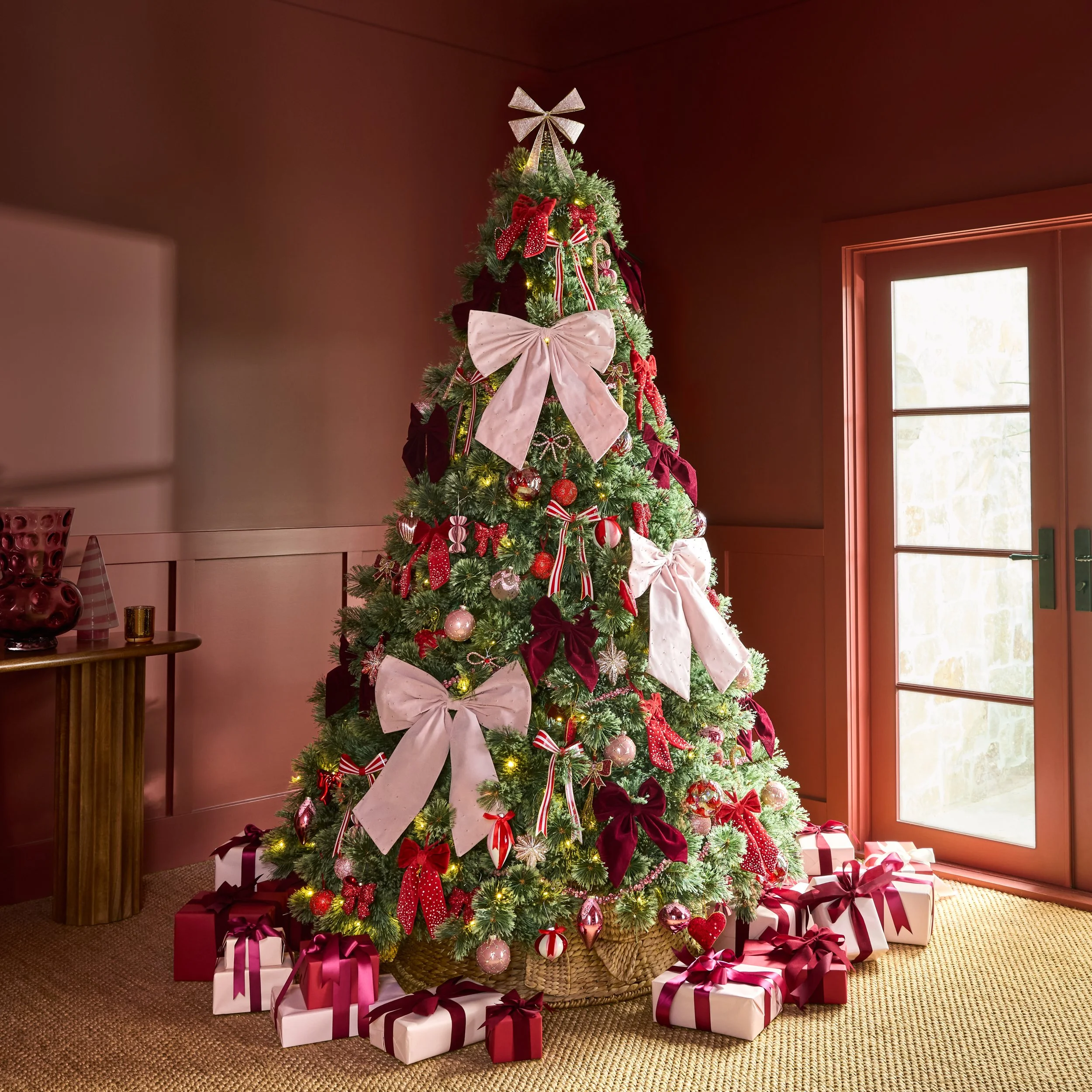 200818_Pine Cashmere LED Christmas Tree_H7ft_Green_Red Room.jpeg