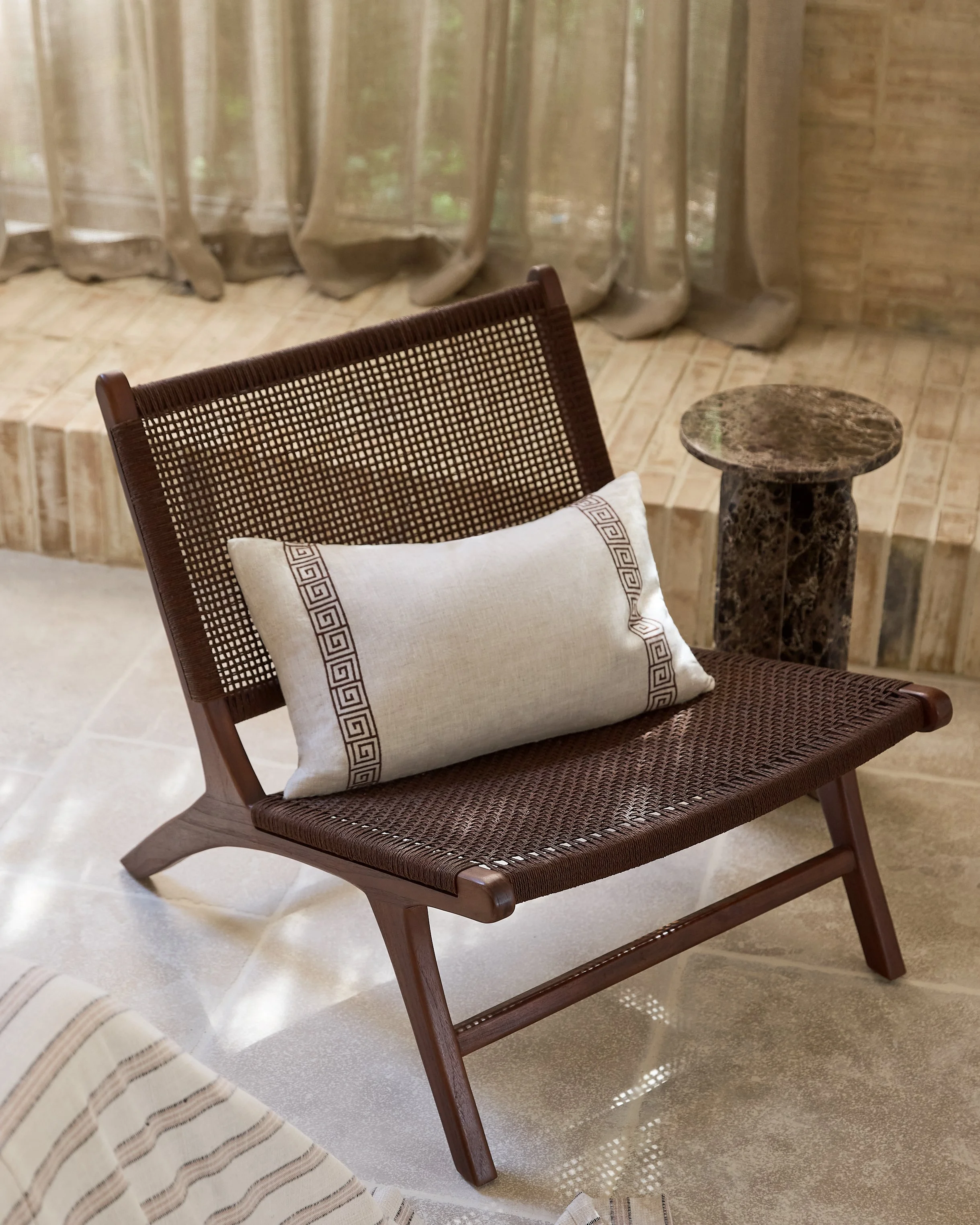 201511 Palmer Relax Teak Chair Walnut_Detail 3.jpeg