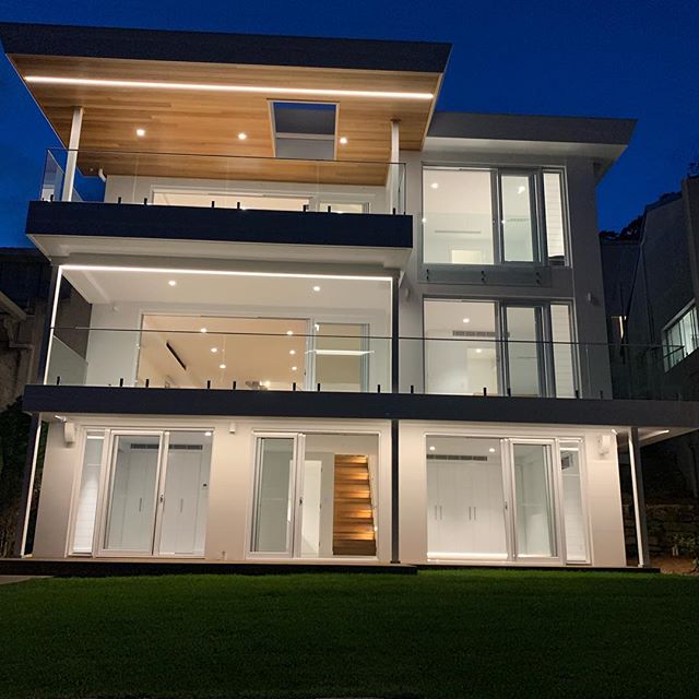 We could not be happier with the result of this project at Gymea Bay.
This home looks amazing from every angle, it was hard to pick the best photos. 
The transformation is incredible. It was a difficult building site but has to be one of our favourit