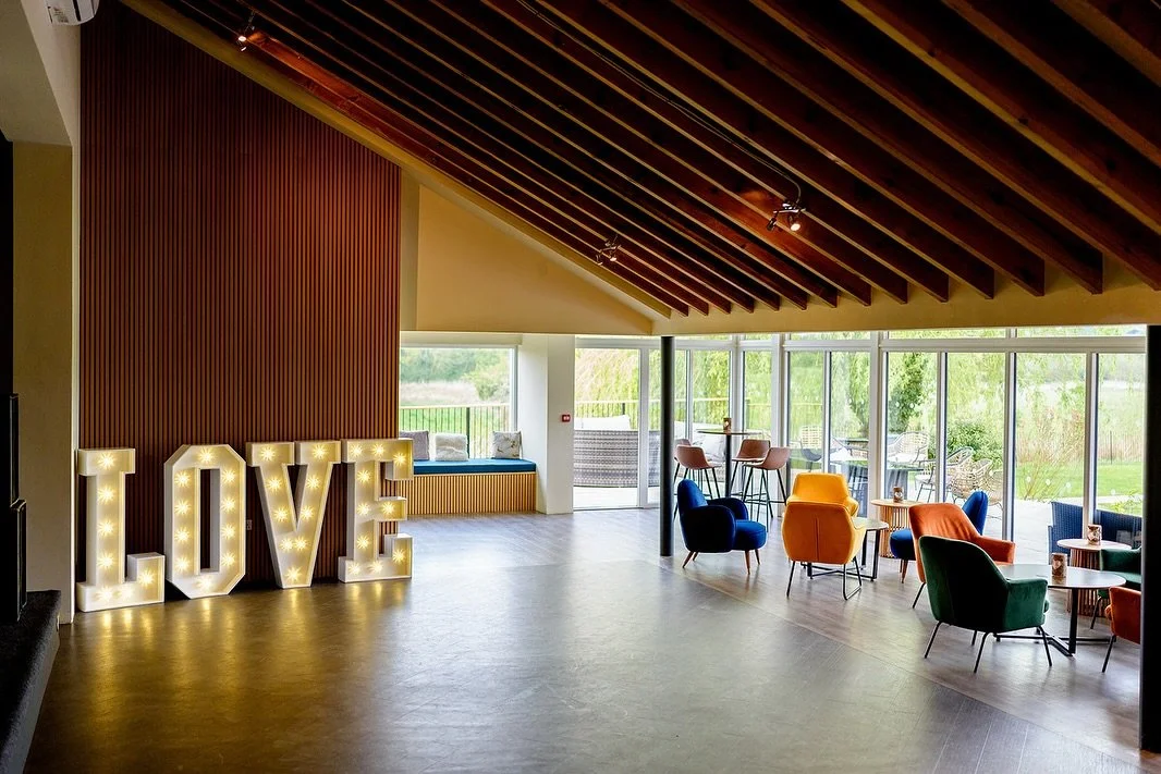 It’s not often our bar and dance floor get the spotlight, but today it does ✨ A bright, modern space designed for mingling, dancing, and celebrating — all while overlooking our courtyard, so you’re still connected to the magic happe