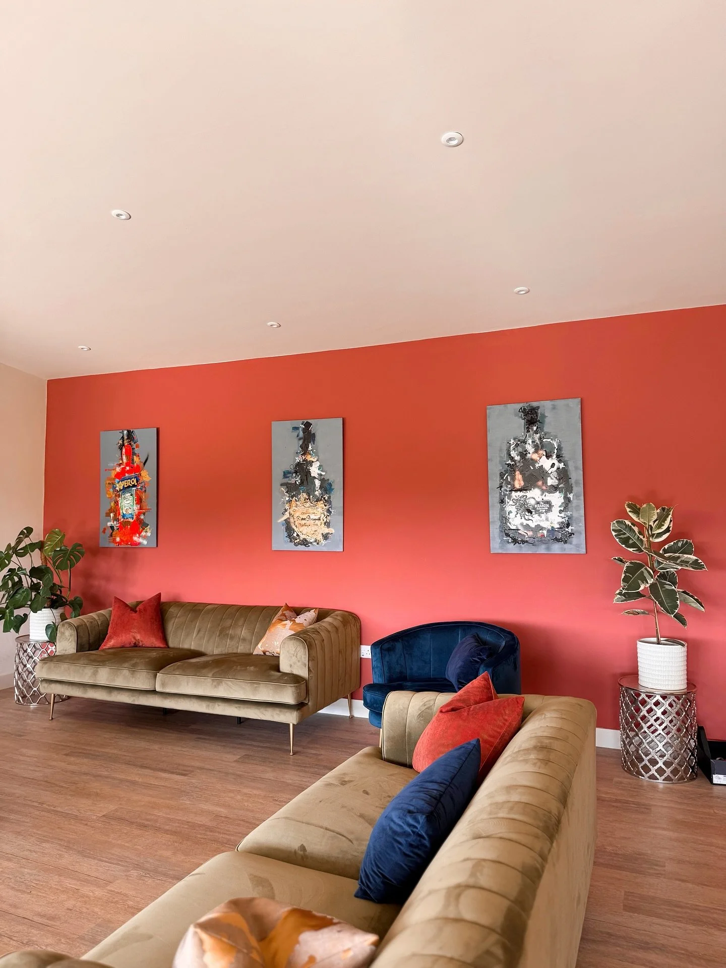 Have you taken a look around Little Green Retreat? 🌿
A modern, open-plan space designed for up to 12 guests — perfect for unwinding before the big day, surrounded by nature and countryside calm. And for a little extra fun? A friendly game of p