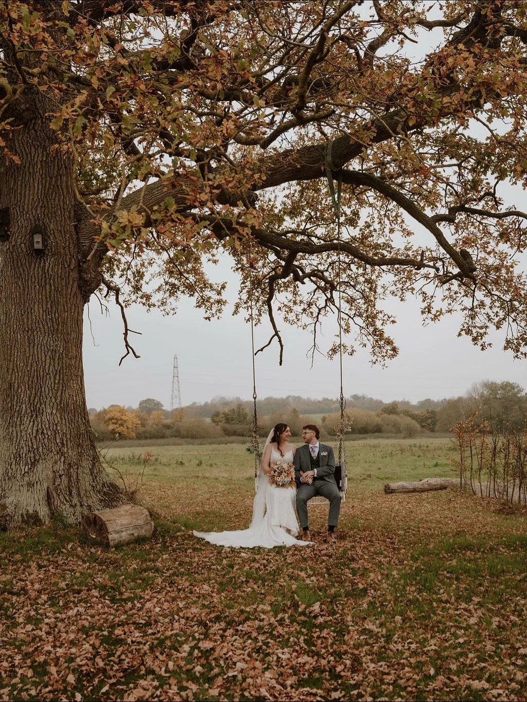 Rustic autumn vibes at Kirsty & Jakob’s wedding last year 💫 🍂 
📸 @whitewoodlandphotography