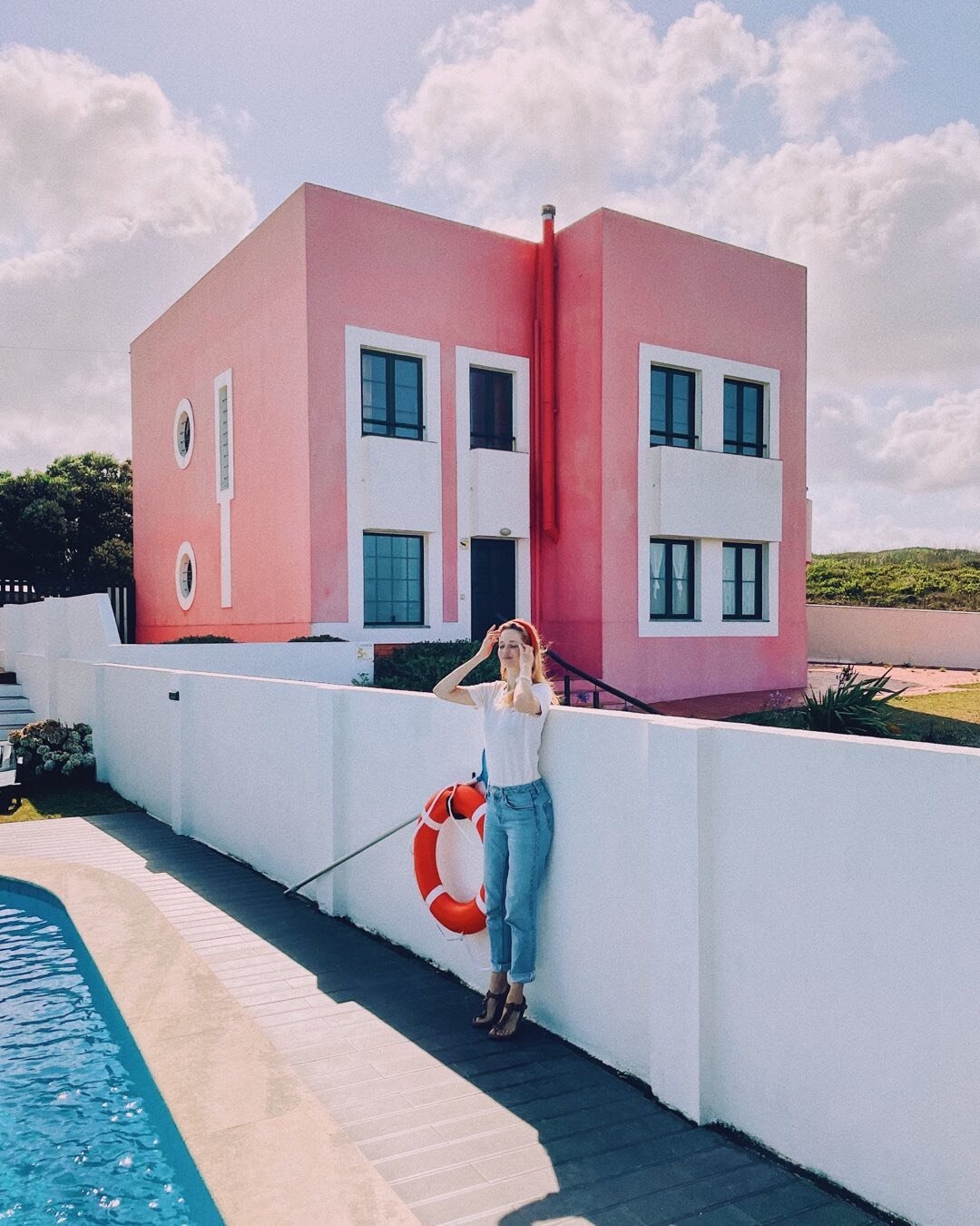 One more summer memory after six hours of freezing in the class room. 

#portugal #ericeira #surfcamp #summer #memories #pinkismyfavoritecolor #pinkdreams #architecture