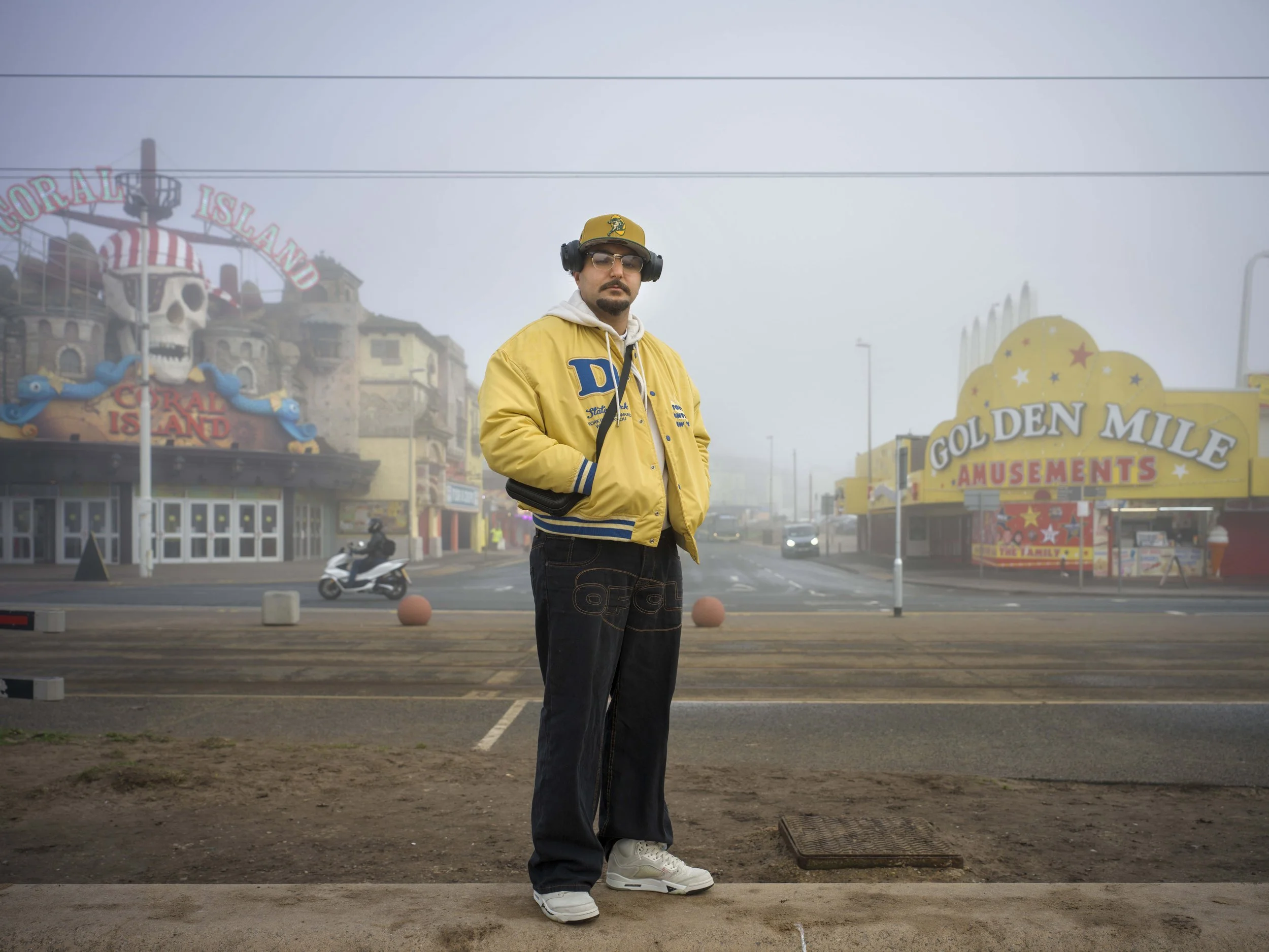 01 B0006640 Joe_Blackpool.jpg