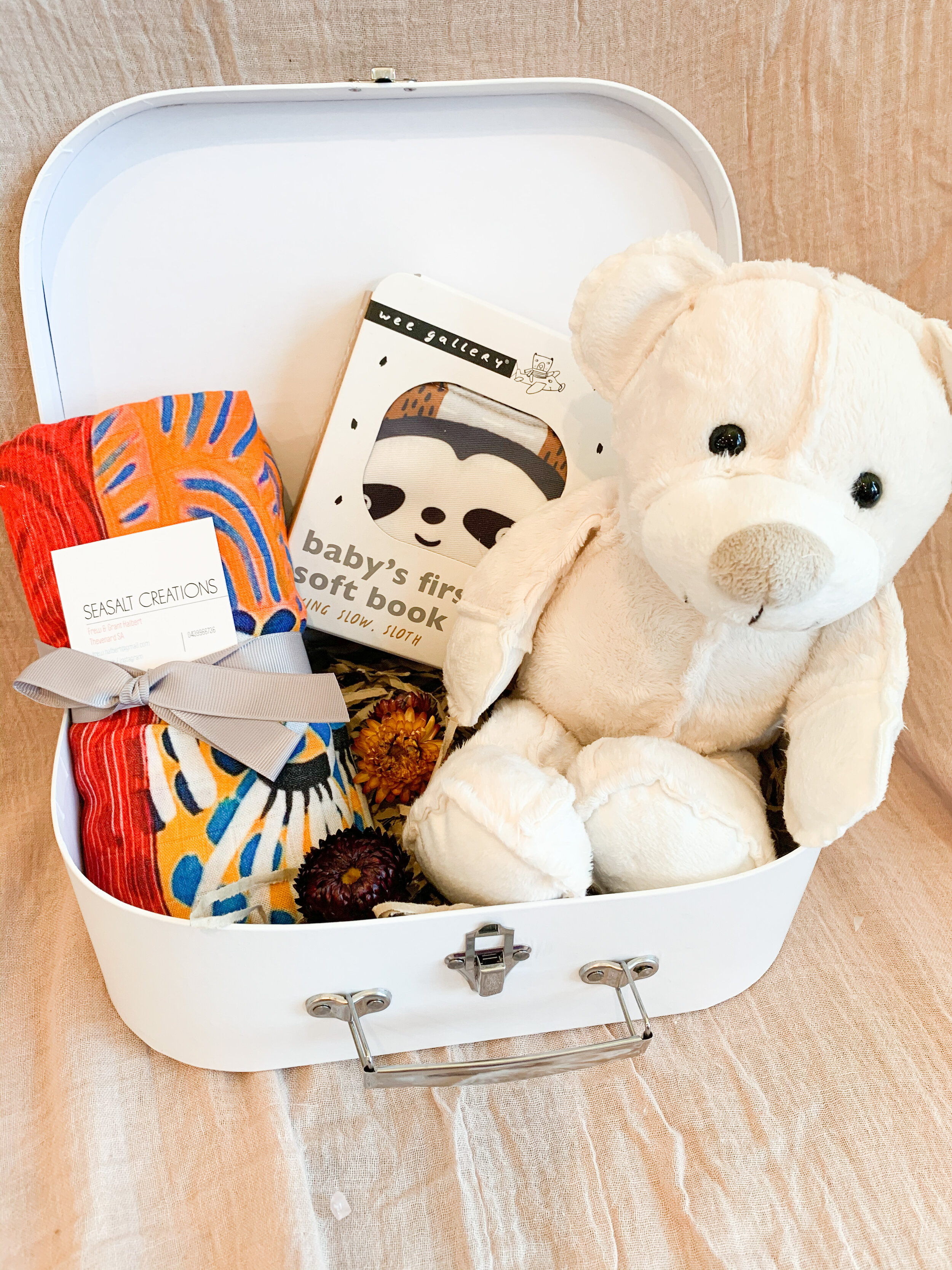 Neutral Baby Gift Box 