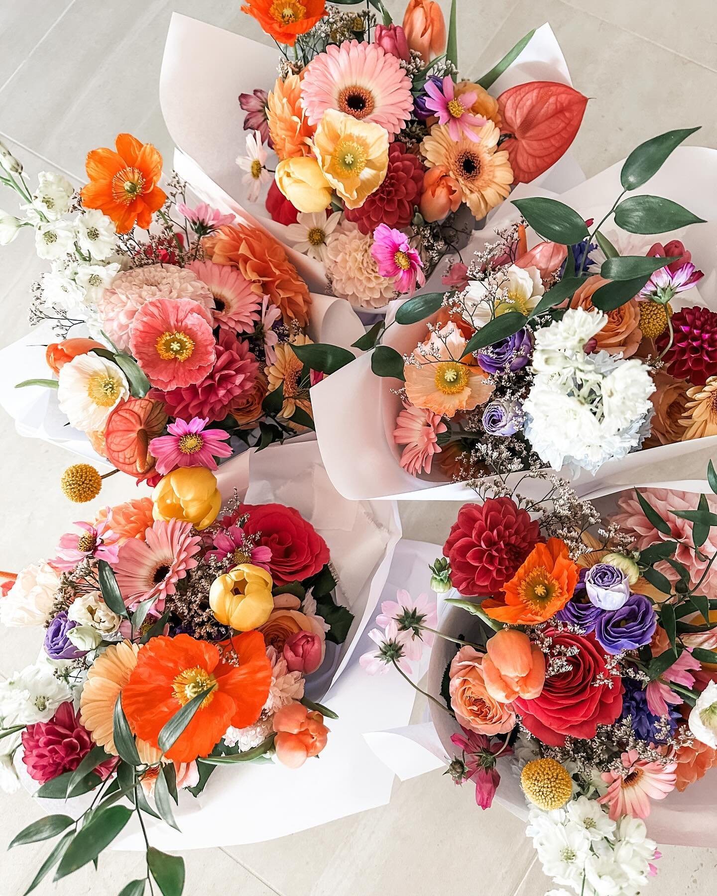 A colourful palette for this autumn wedding 🧡 

Bridesmaid&rsquo;s bouquets all wrapped up ready for delivery