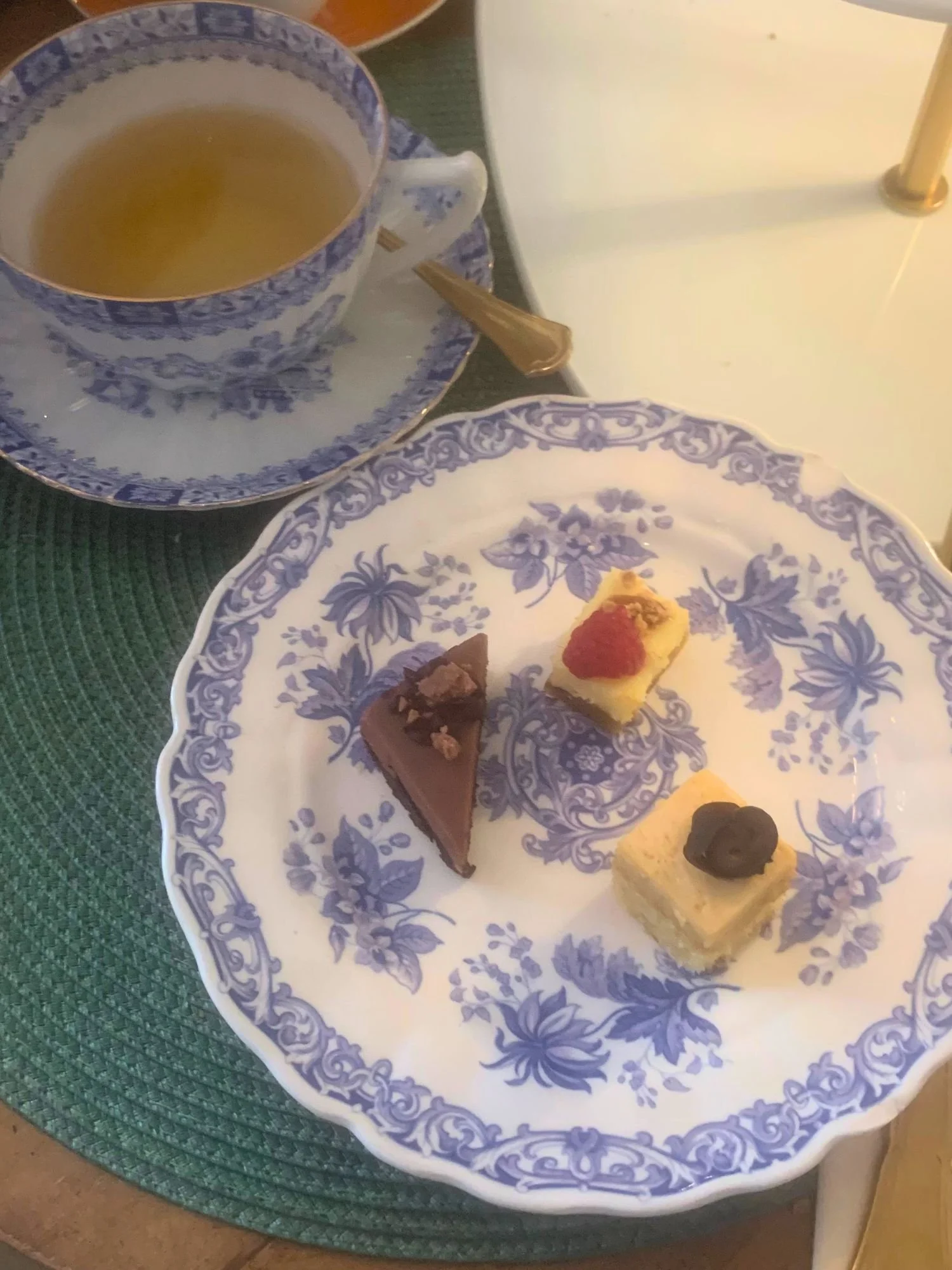 A small selection of treats and tea on a table at Alice och Kattens Tesalong in Lund.