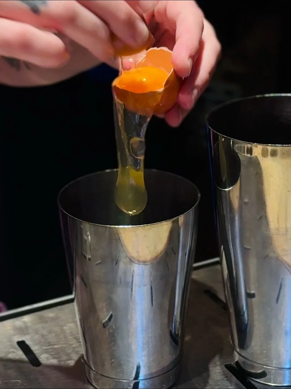 Have you ever tried a drink topped with meringue foam? At E$ we craft every sip to your taste. Handcrafted and unique, always ready to surprise you. Come try something new with us!

#Speakeasy #Speakeasies #Cocktail #Cocktails #Bar #Bars #Mixology #M