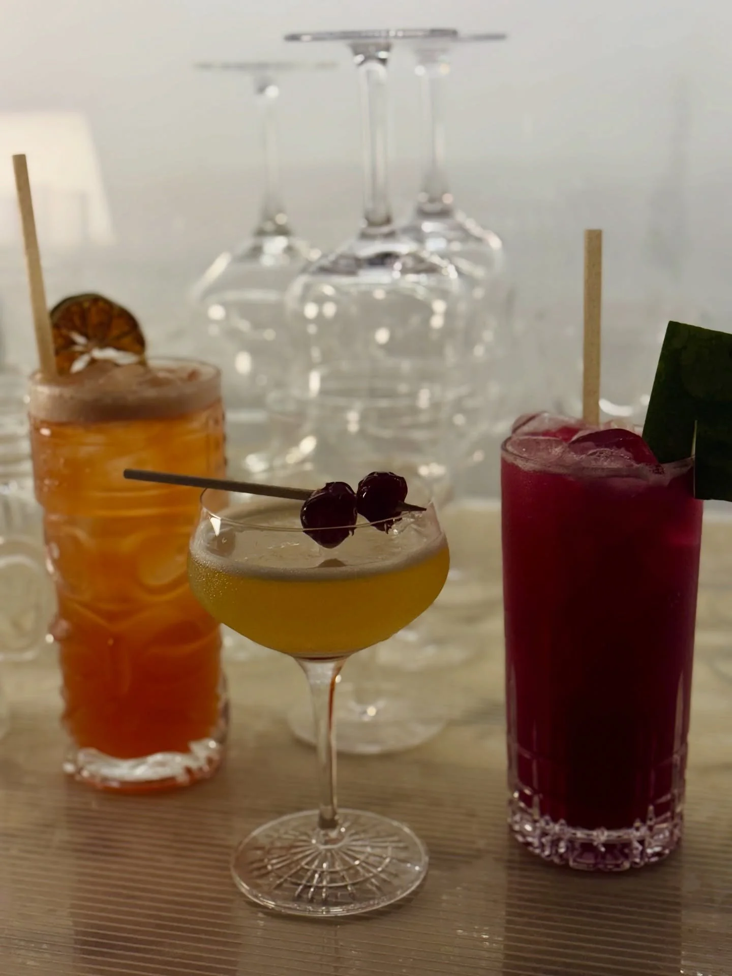 ☀️ Soak up the last of summer at E$ 🌴🍹
Think fresh flavors, bright cocktails, and a private escape that feels like vacation. Come sip something tropical with us before the season changes. ✨ 

#summerdrinks #drinkideas #drinkinspo #cocktails #cockta