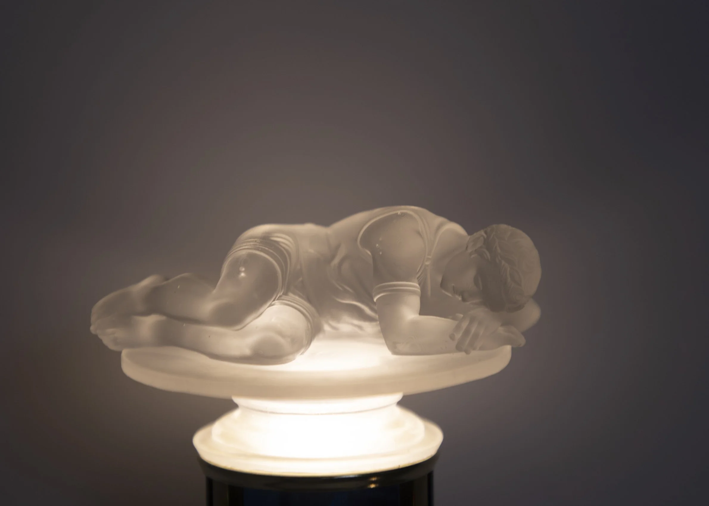 Zeledon_Tam_Wei_Champ_Lamp_Rest_3.JPG
