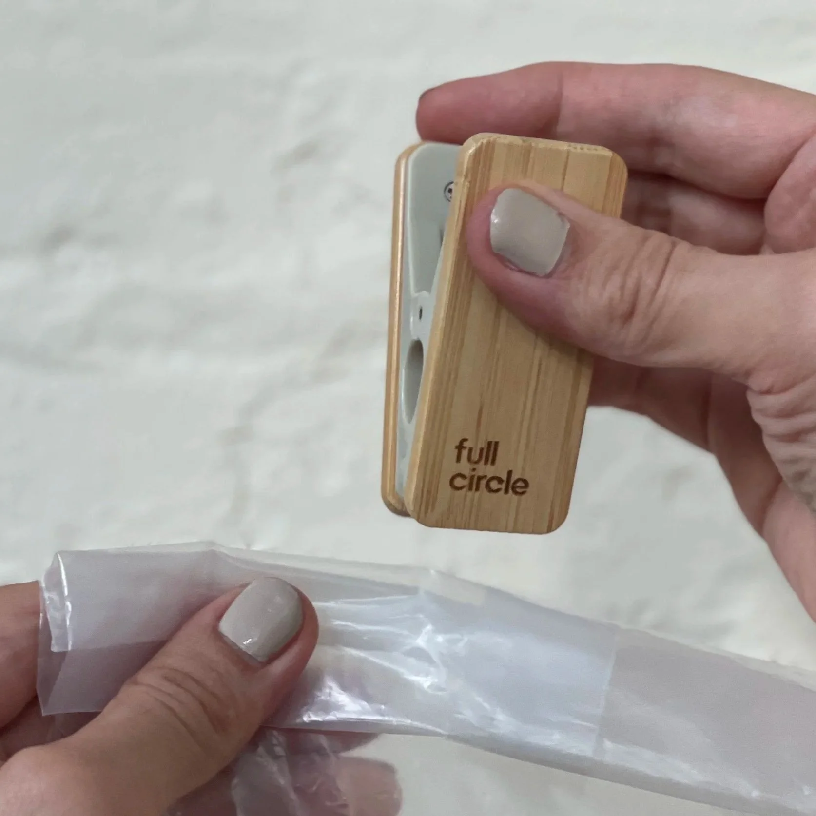 Bag_Clips_Hand_2.jpg