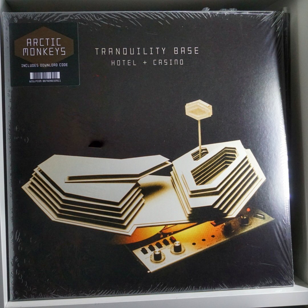 Arctic Monkeys – Tranquility Base Hotel + Casino (silver vinyl)