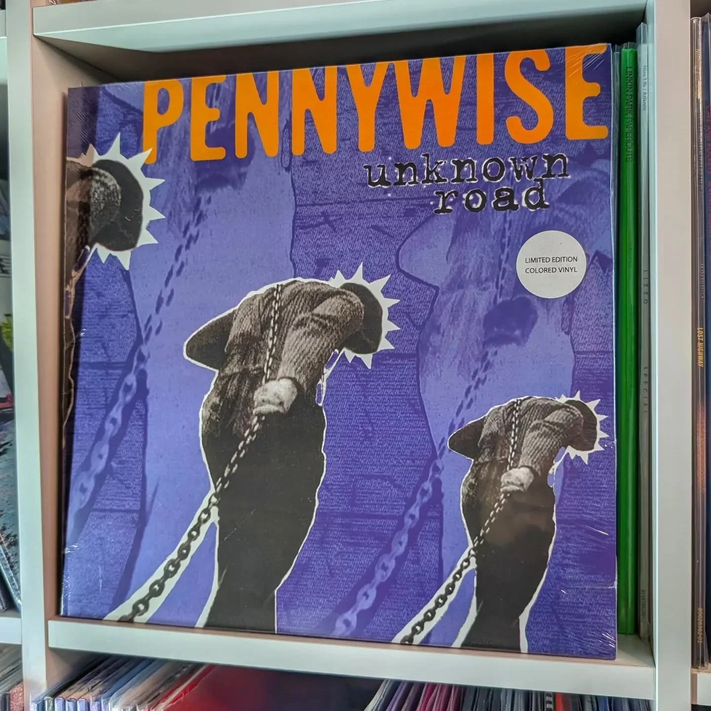 Pennywise - Unknown Road (cool blue vinyl)
🔵
Unknown Road is the second studio album by American punk rock band Pennywise, released on August 17, 1993, through Epitaph Records.
🔵
After frontman Jim Lindberg briefly left the band during touring in s