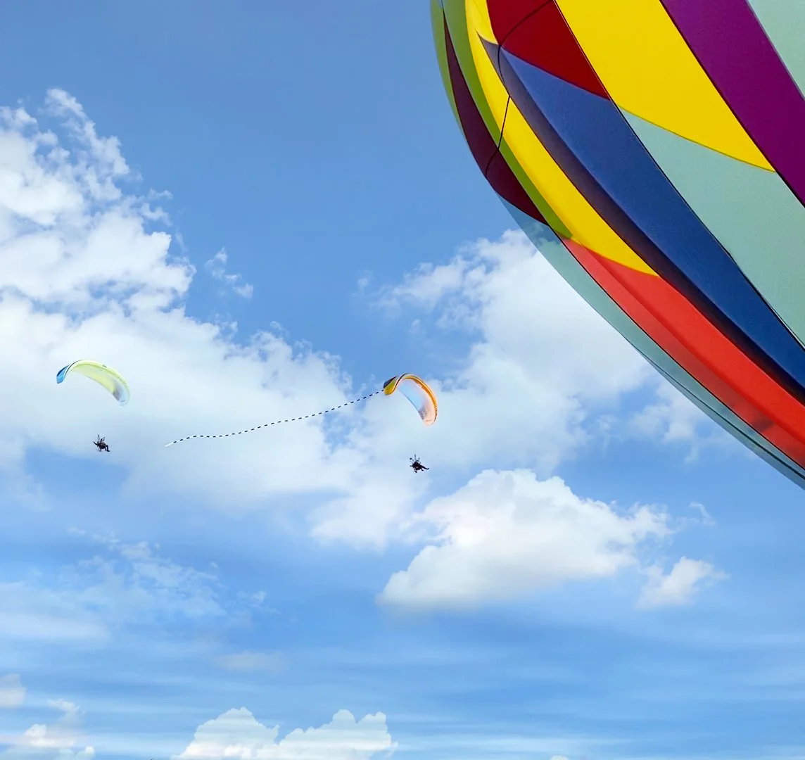 Paragliders.jpg
