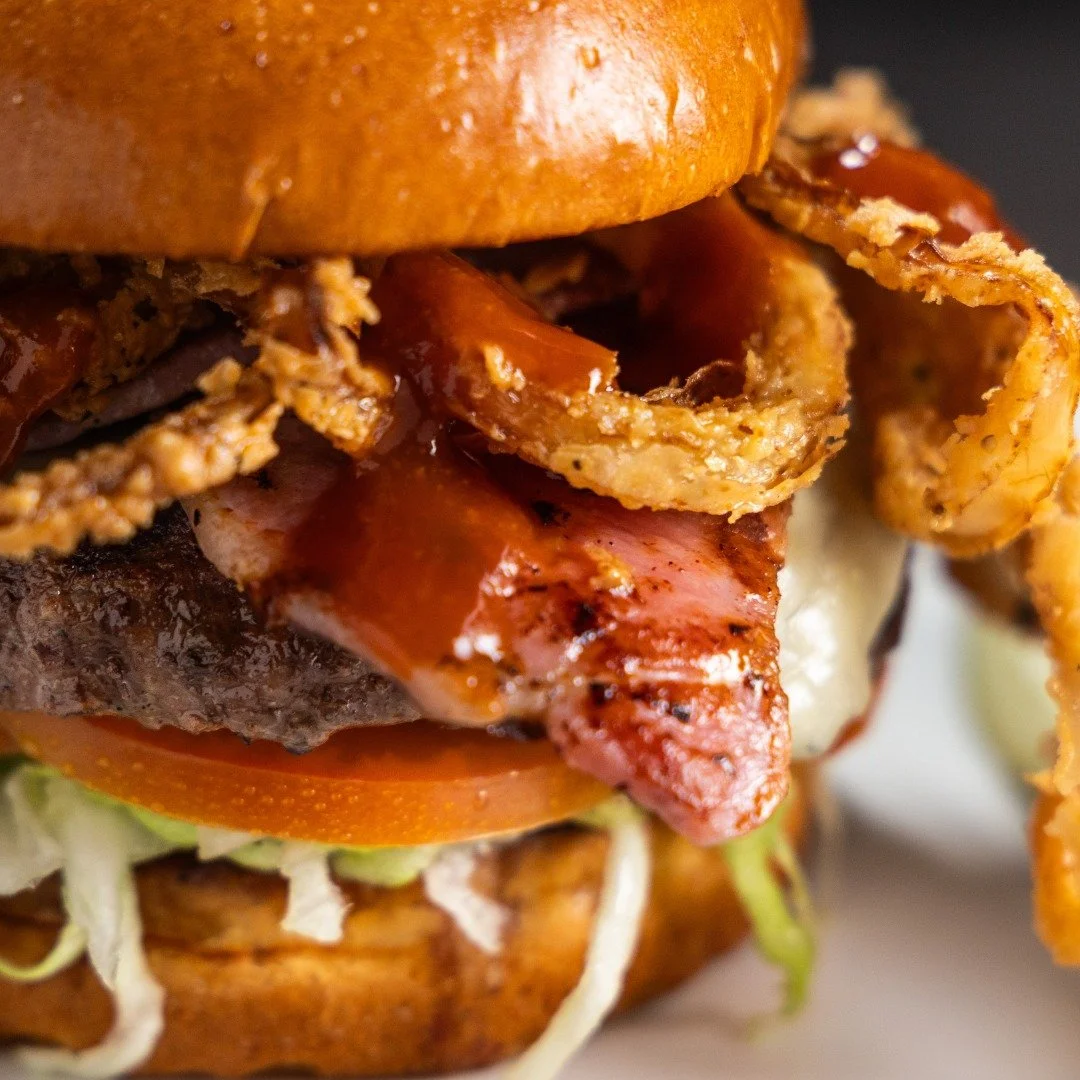 🇮🇪🍔 The Irishman Burger &mdash; Bold, hearty, and packed with flavor!

Topped with Irish bacon, sharp Irish cheddar, crispy onion straws, and finished with a rich Irish whiskey glaze. This one&rsquo;s got some serious pub pride.💚

Don&rsquo;t mis