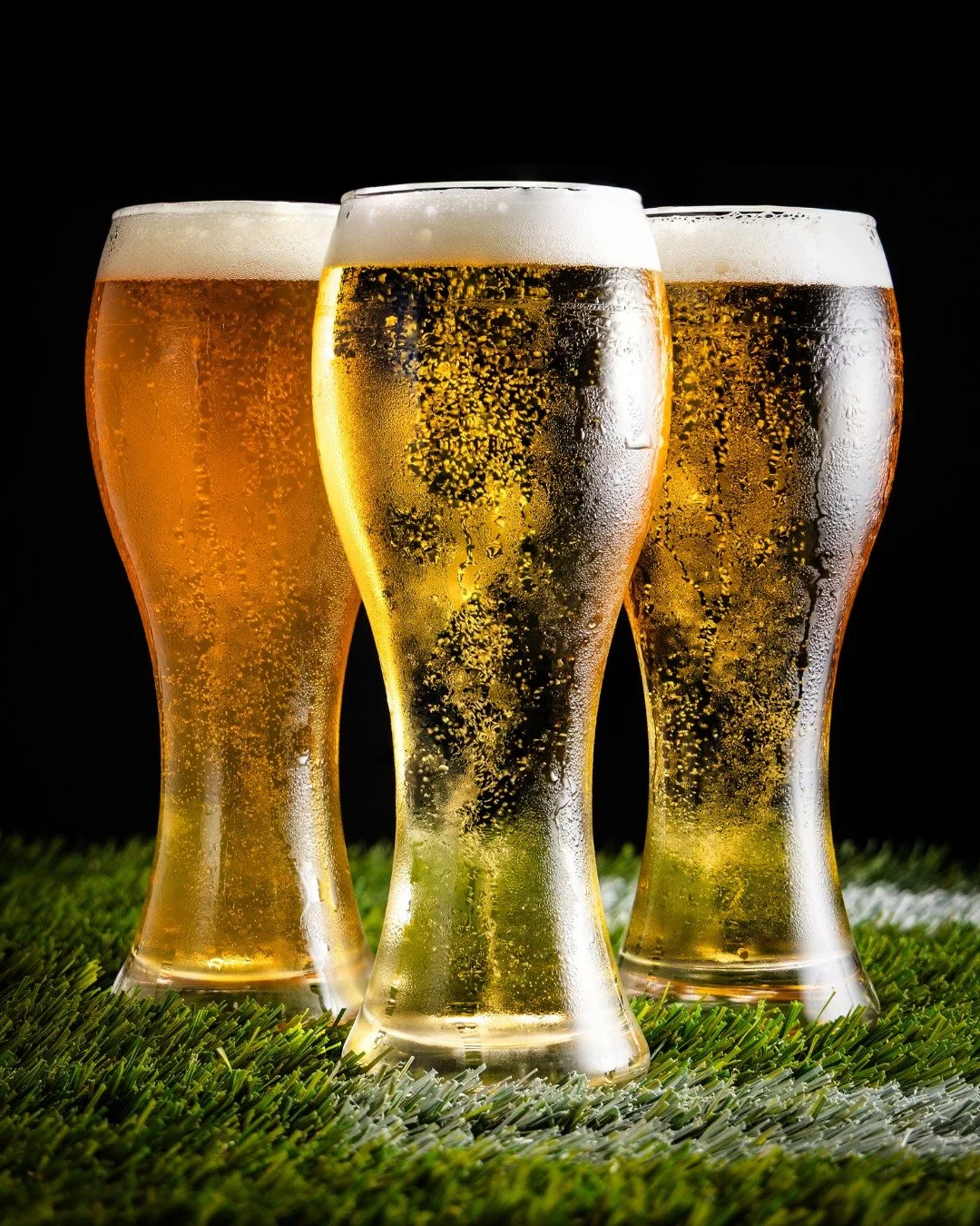 🏈 Football Deals at Hennessey’s! 🏈 Sunday. Monday. Thursday. All game long.
🍗🔥 Get fired up with our Hennessey Wings! Take your pick from Buffalo, Korean BBQ, or Mango Habanero sauces.
🍔 $8 Appetizers — Dublin Sliders, 10pc Wings,