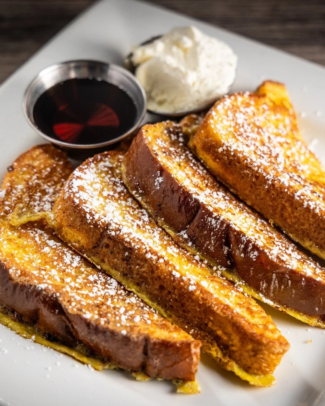 ππ― Indulge in our classic French Toast! 
Dusted with powdered sugar and served with whipped butter and warm syrup. Perfect alongside an Irish Coffee βοΈπ or a Hand-Shaken Bloody Mary.
Don’t miss out on our β¨ Two Timin’ Tuesdays! β¨ β‘οΈ
