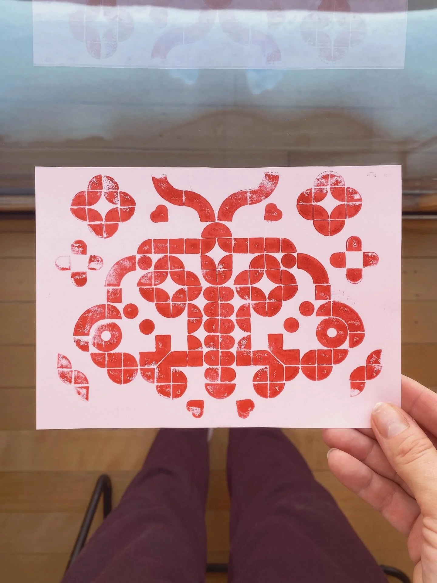 Yes, the printing is a bit dodgy. But she&rsquo;s coming along! 

#legoprinting #legoprintmaking