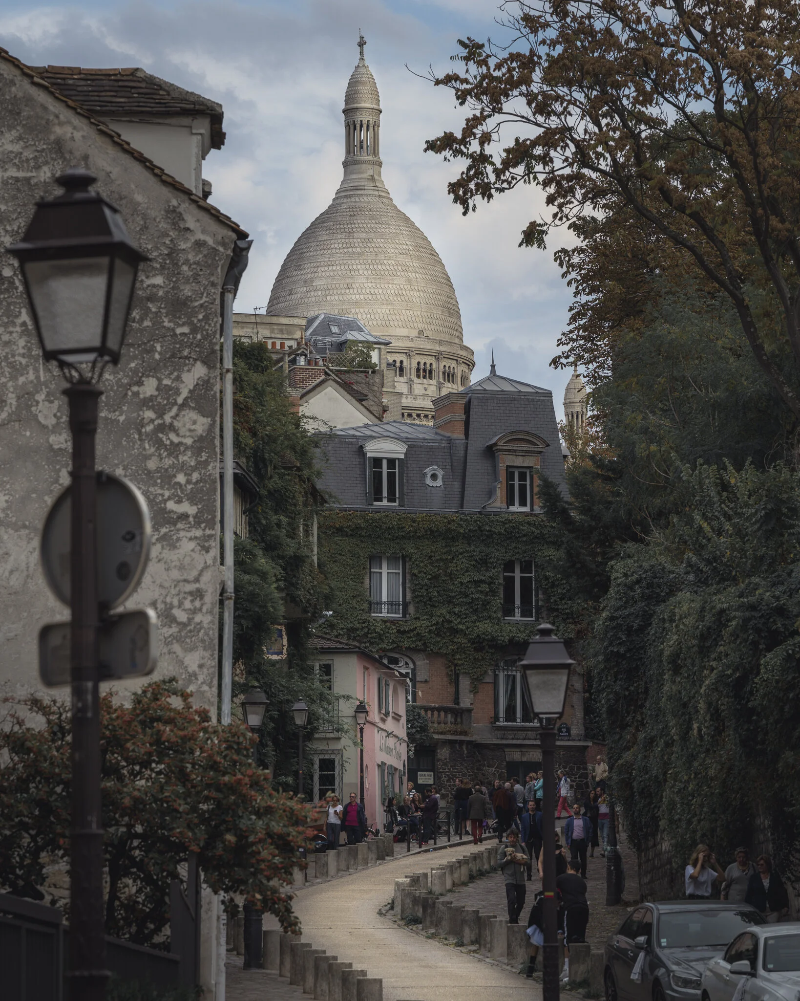 Sacré-Cœur in Montmartre - Shot from Place Dalida (124mm f/8 1/125 ISO 100)