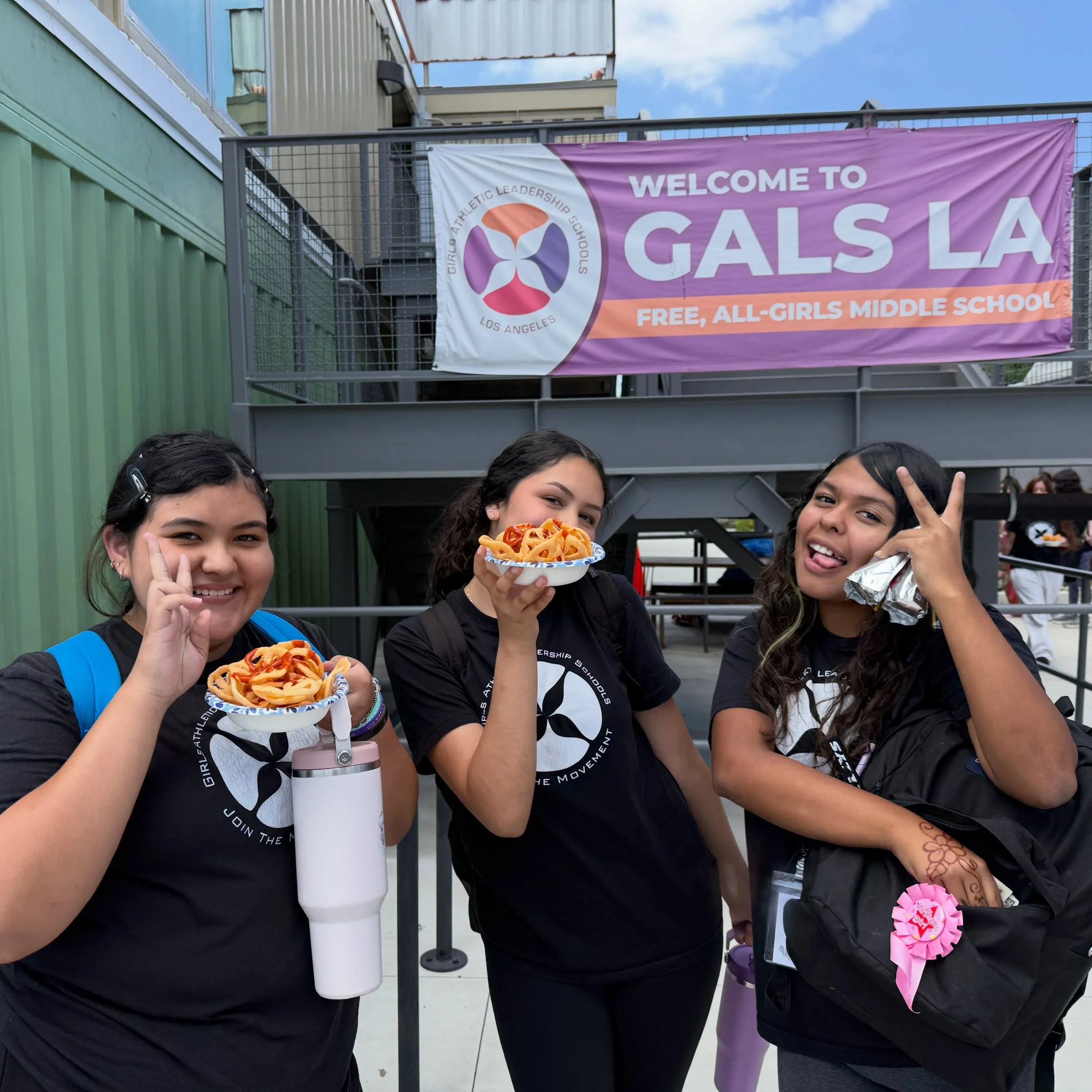 Photo dump of our chicharrones fundraising sale for our GALS 🫶🏼
#middleschool #vannuys #teachersofinstagram #fundraiser #schoolfundraiser