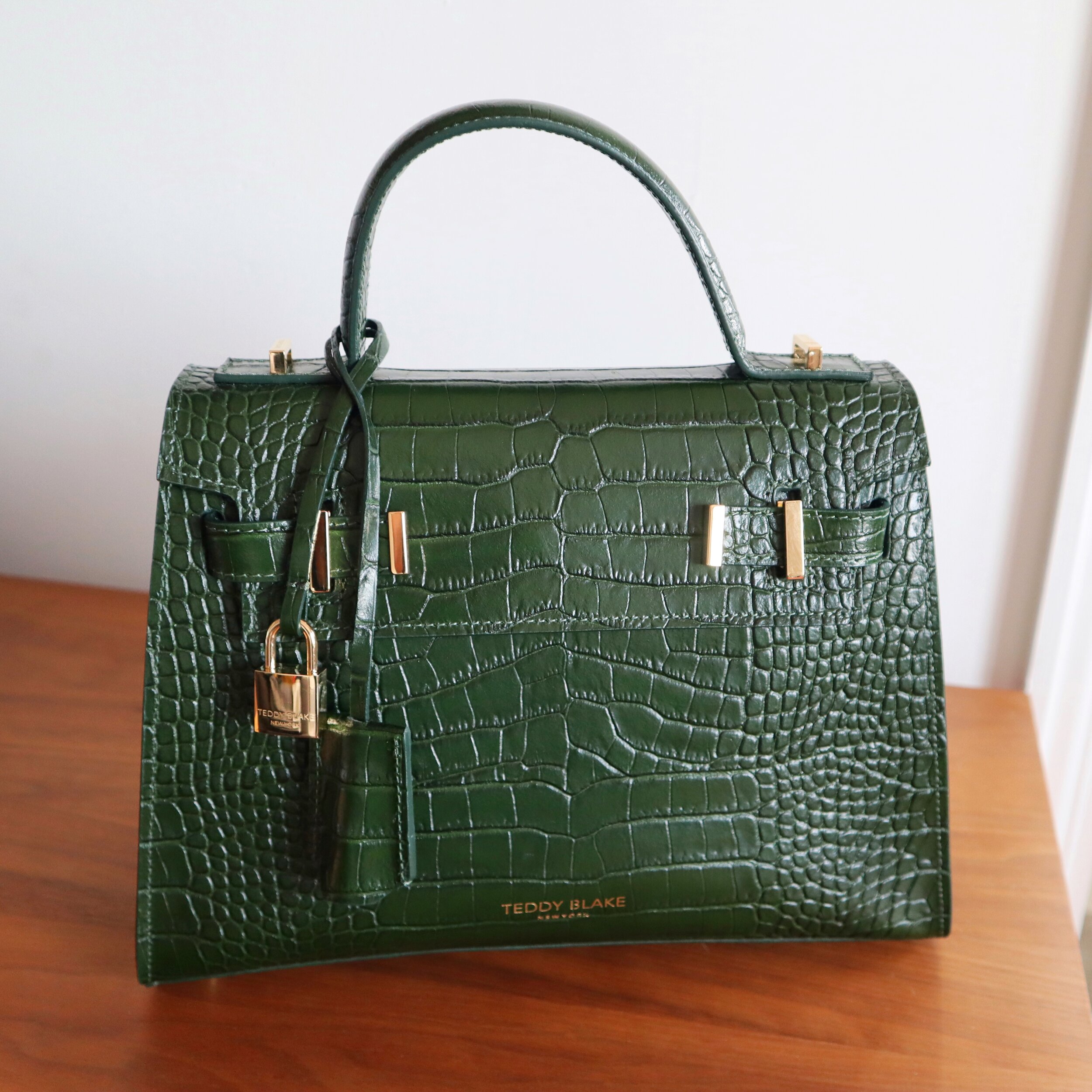 How to Determine Quality and Choose the Right Handbag