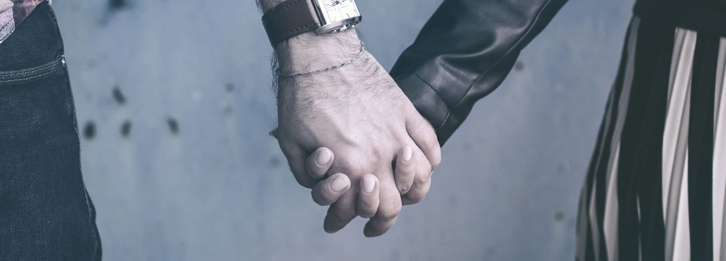 Holding-hands-2500x900.jpg