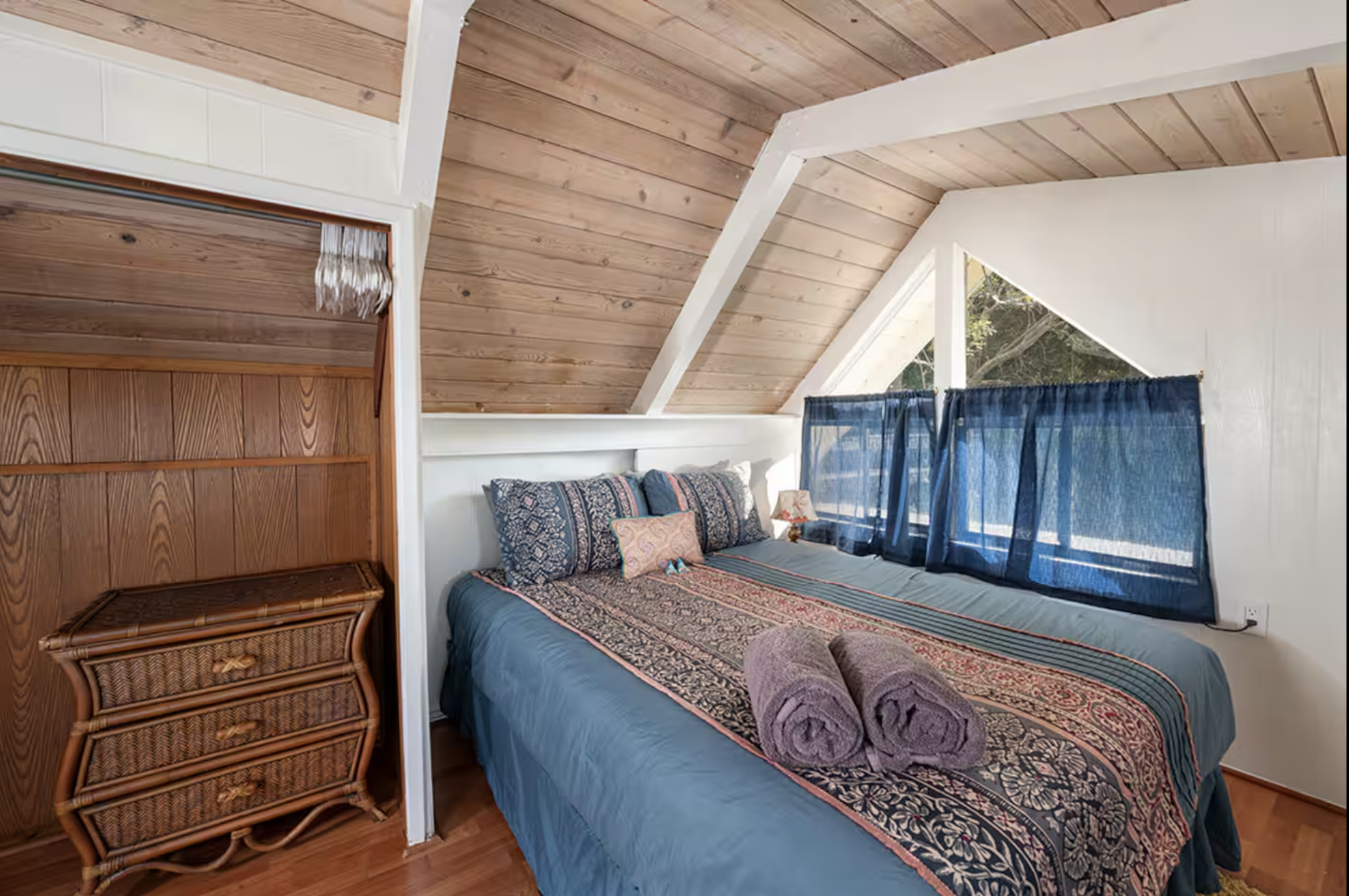 queen room windows.png