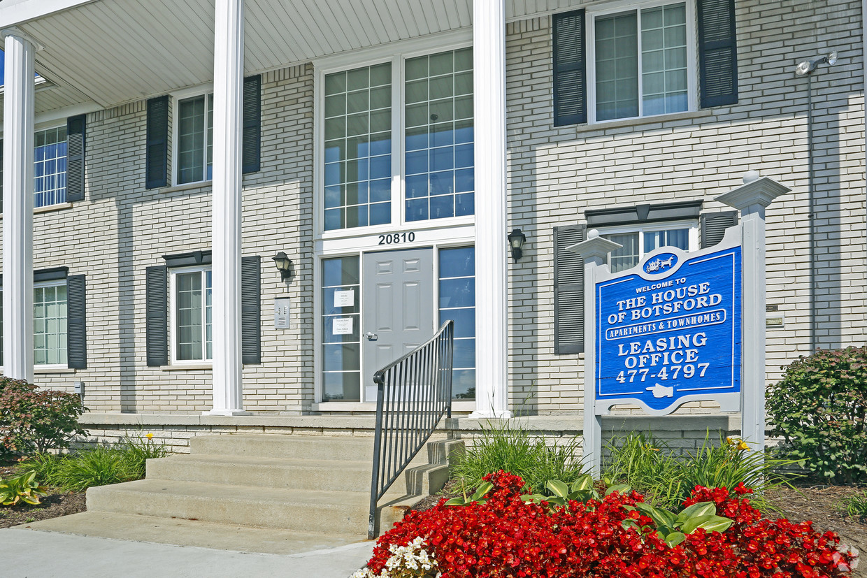 Apartments & Townhomes