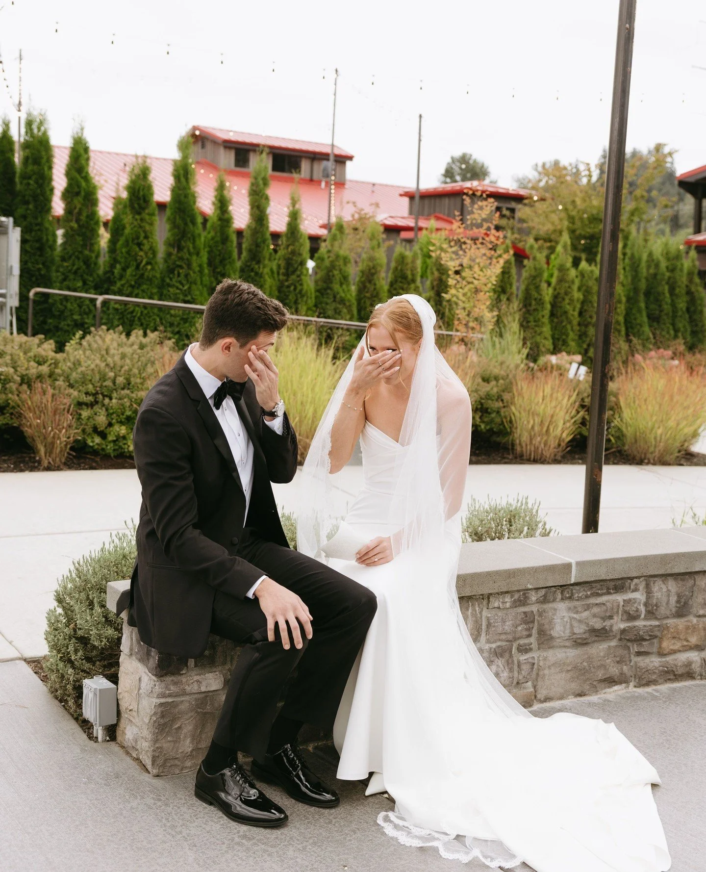 September looks GOOD on Farm 12 🤍⁠
⁠
From private courtyard vows to champagne waiting for guests on arrival, every detail felt intentional and personal.⁠
⁠
Florals designed in-house by the team who knows this space inside and out - and knows how to 
