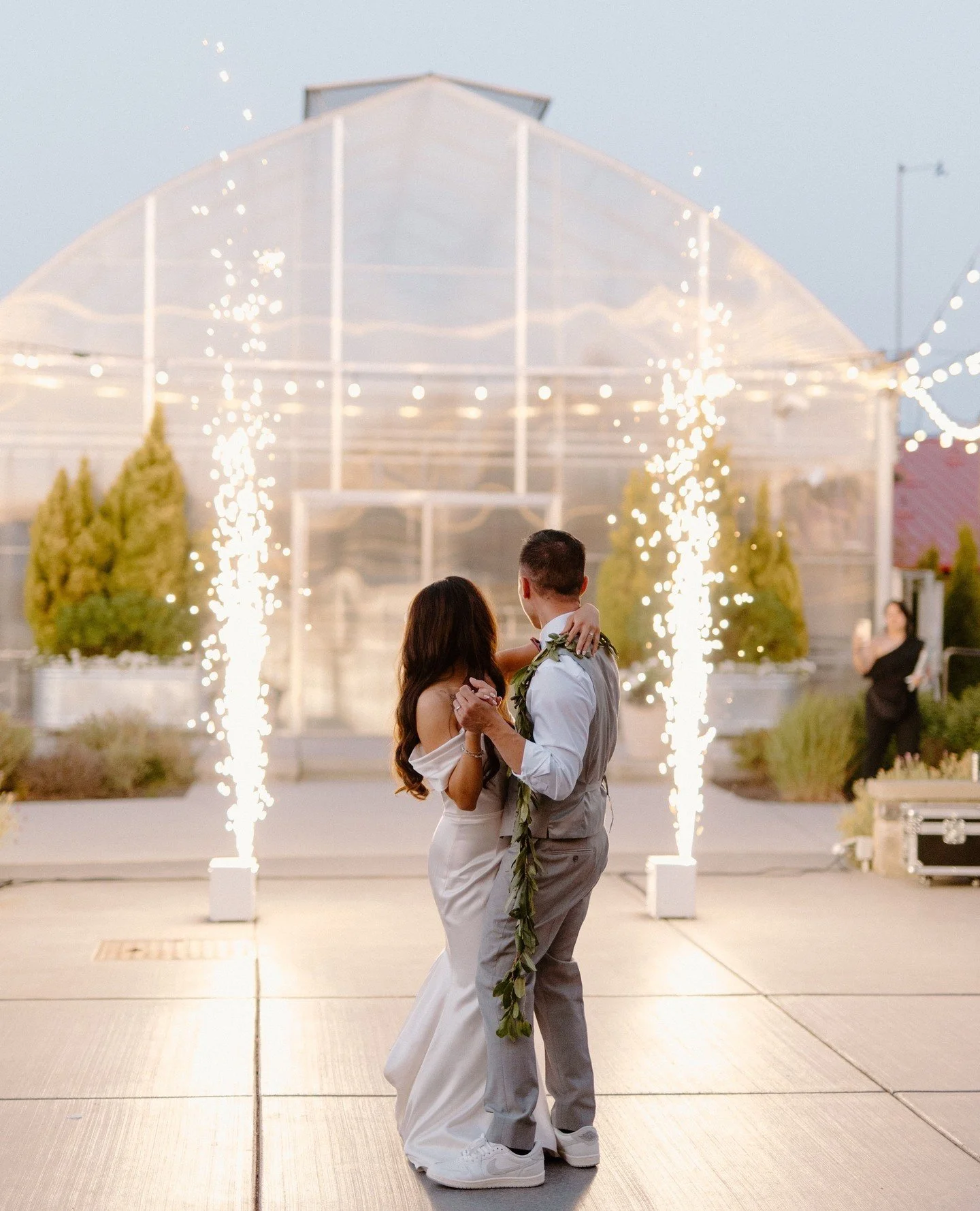 Different locations for your first dance, same "just married" feeling 🕺 ⁠
⁠
We love to watch couples bring our space to life and make it their own!