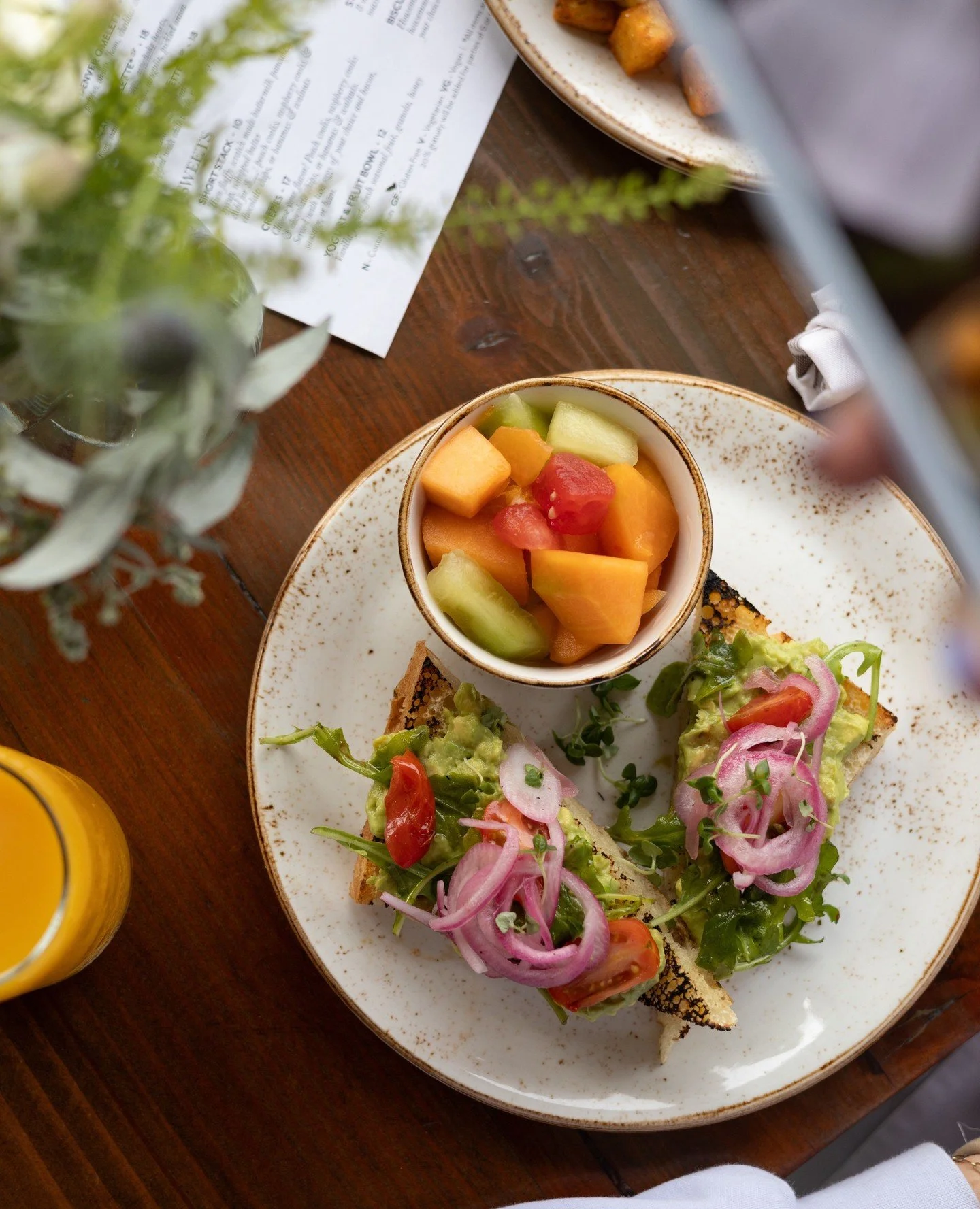 A plate so colorful, it deserves a quick picture🥑⁠
Farm 12's Avocado Toast served on house-made charred focaccia is fresh, vibrant, and the perfect savory brunch starter! ⁠