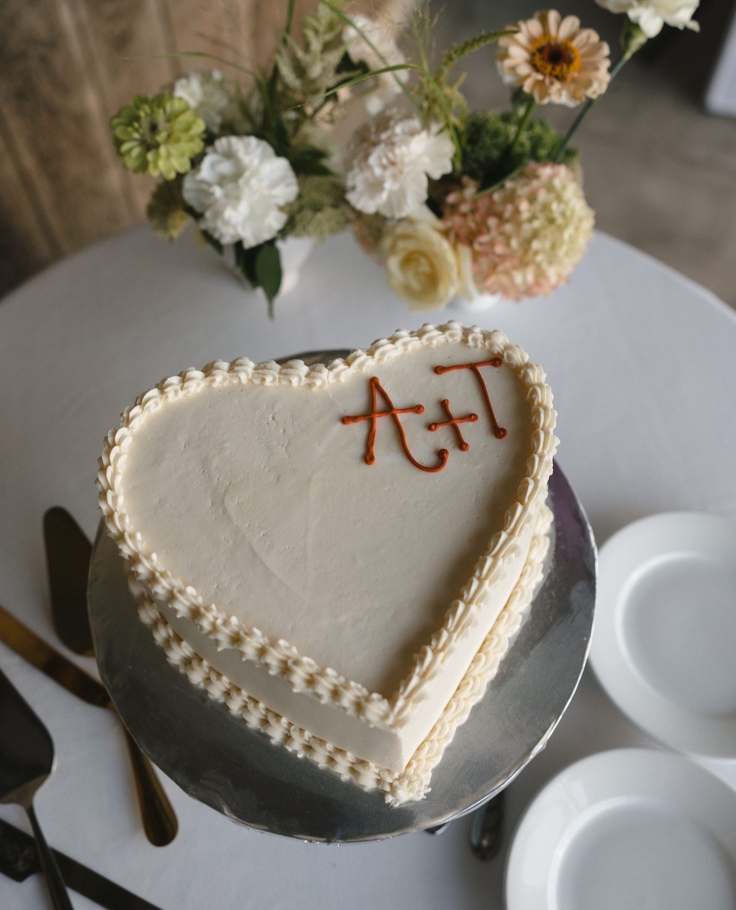 We're all about the details! When you book at Farm 12, don't forget to add on your custom wedding cake.⁠
⁠
Let our bakers create a custom cake or desserts for your guests on your big day!⁠
⁠
Don't need a wedding cake? Order a custom cake for any occa
