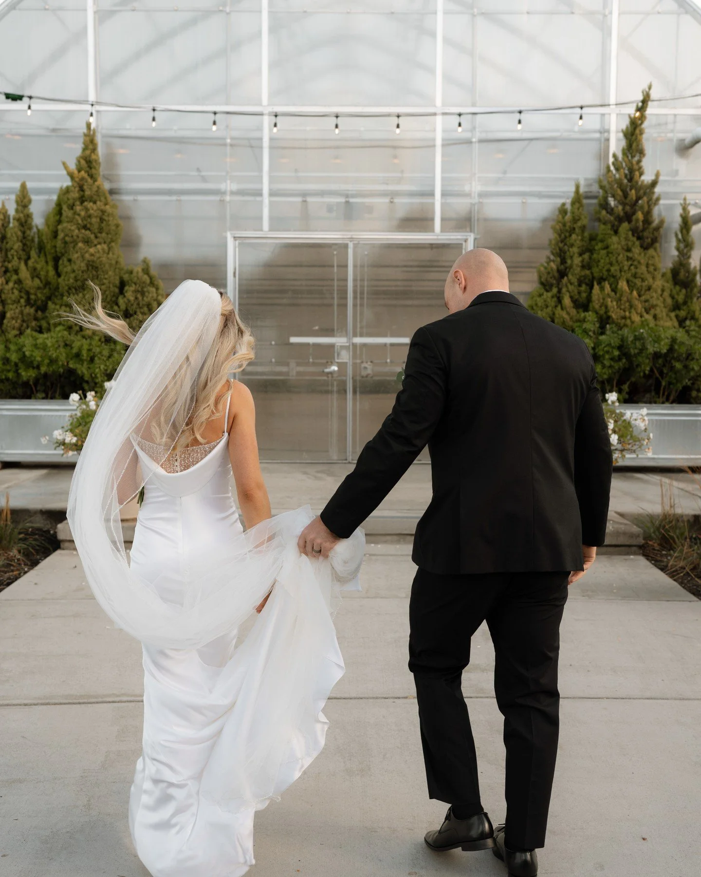 A beautiful November day at Farm 12 with Madi and Hunter🕊️⁠
⁠
When we say we love a fall wedding, this is what we mean!⁠
⁠
Venue: @farm12events⁠
Photographer: @kristamurphyphoto⁠
⁠
Book your wedding with us through the link in our bio! ⁠
