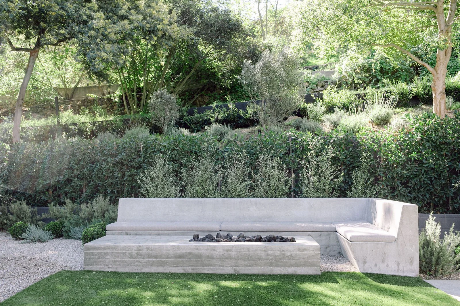 5 Inspiring Ideas for Designing a Modern Farmhouse Landscape