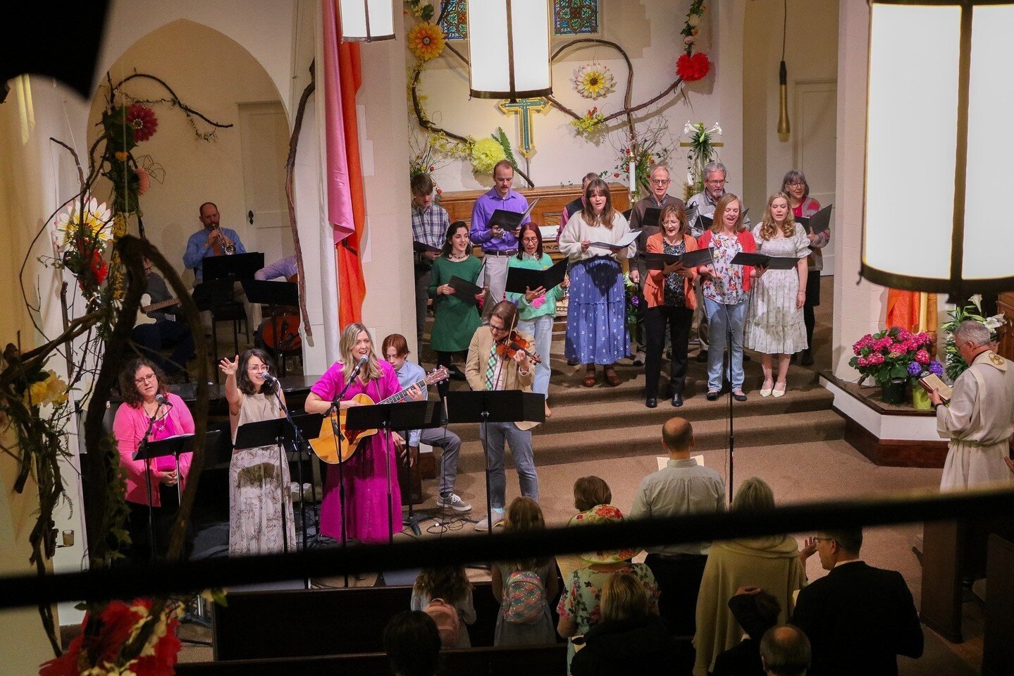 Sharing this Easter Sunday celebration with you was such a joy! 👏🎶🔔🐰🌷🍩 Let the feast continue as we enter into the season of Eastertide. ⁠
.⁠
.⁠
.⁠
#anglican #anglicanchurch #churchfamily #churchlife #churchservice #christianity #church #easter