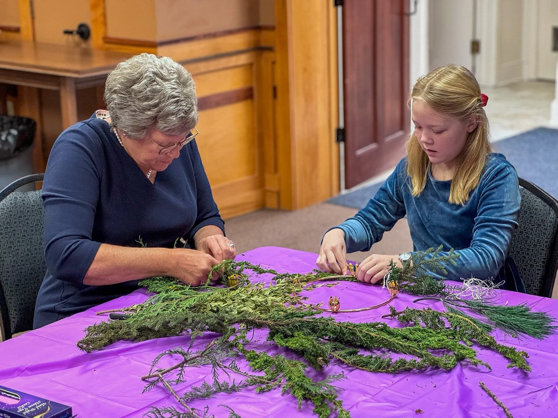 Making Advent wreaths on Sunday really brought the generations together. 💜🕯️🌲
.
.
.
#anglican #anglicanchurch #church #christianity #advent #adventwreath #liturgicalliving #bethechurch #churchcommunity #churchfamily #localchurch #hopkinsmn @midwes