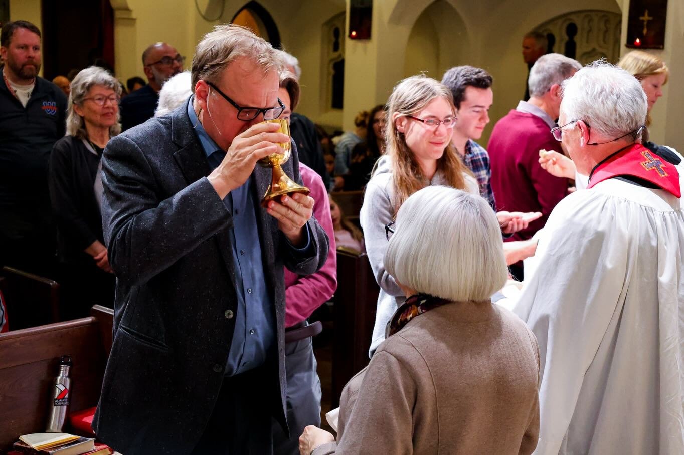 Maundy Thursday, Part 2: &ldquo;This is the night that Christ our God gave us this holy feast, that we who eat this bread and drink this cup may here proclaim his perfect sacrifice.&rdquo; 🍷🍞
.
.
.
#maundythursday #holyweek #anglican #bookofcommonp