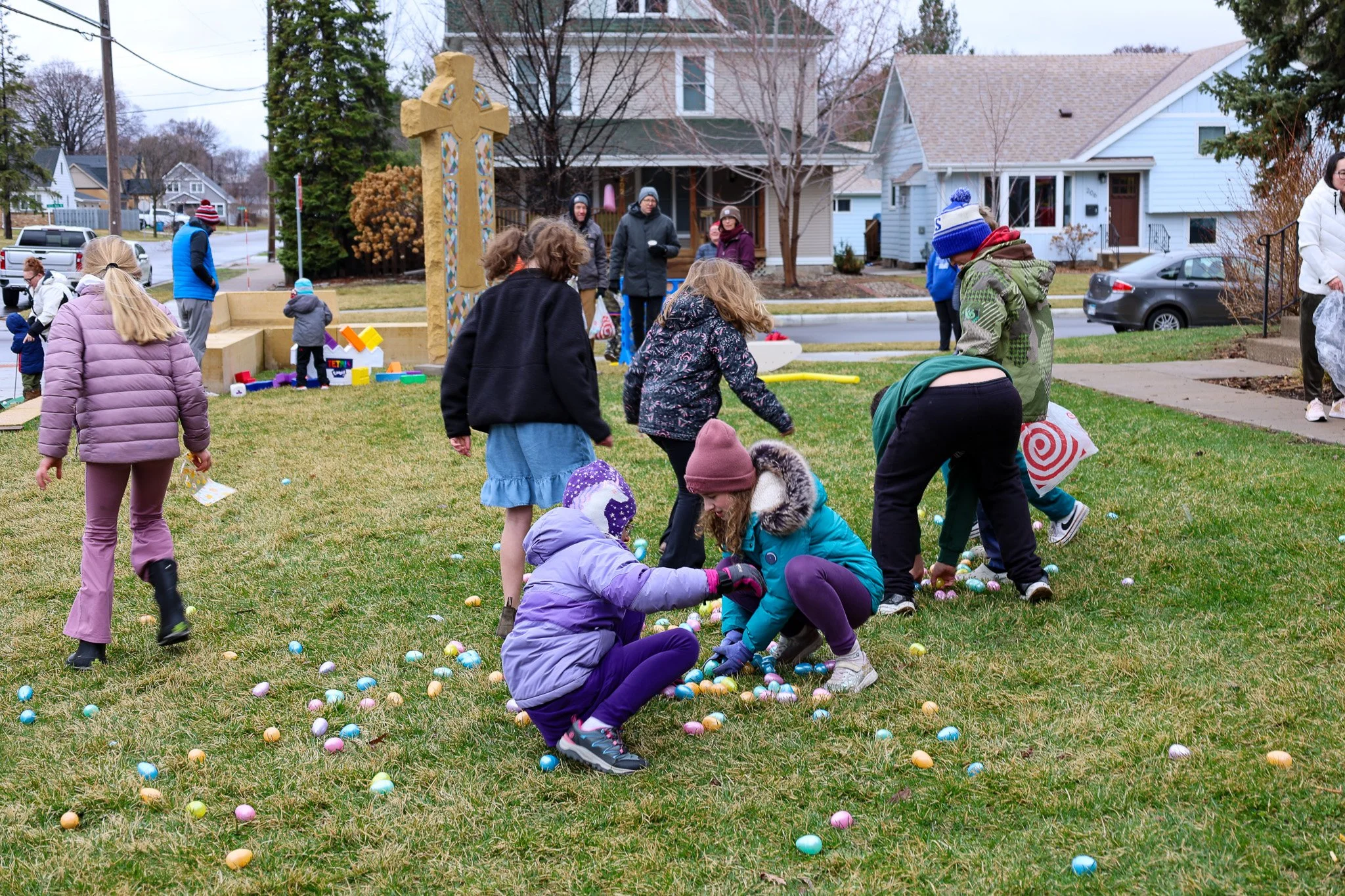 Our Easter Carnival &amp; Egg Hunt on Saturday may have been chilly, but that didn't stop the joy of being together to gather eggs, play games, and eat donut holes. 🥰
.
.
.
#easteregghunt #communityevent #hopkinsmn @thinkhopkins