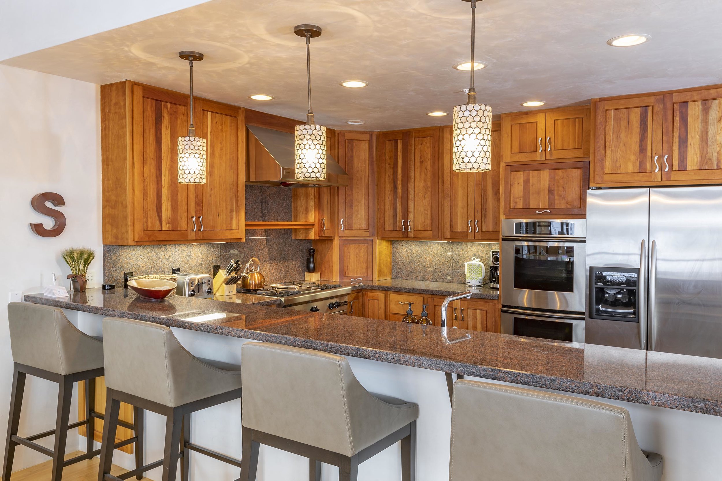 Kitchen Bar.jpg