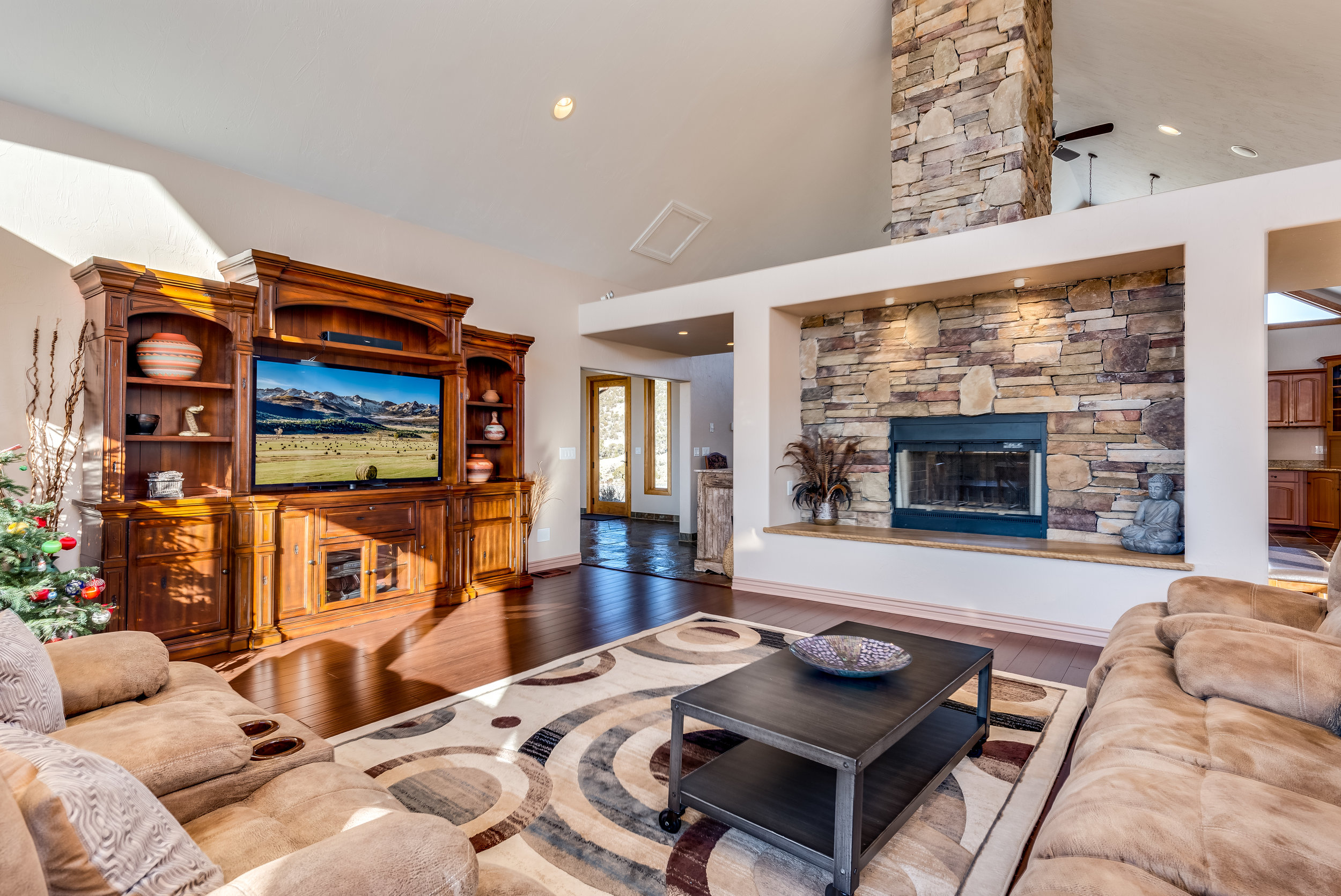09_Living Room FP.jpg