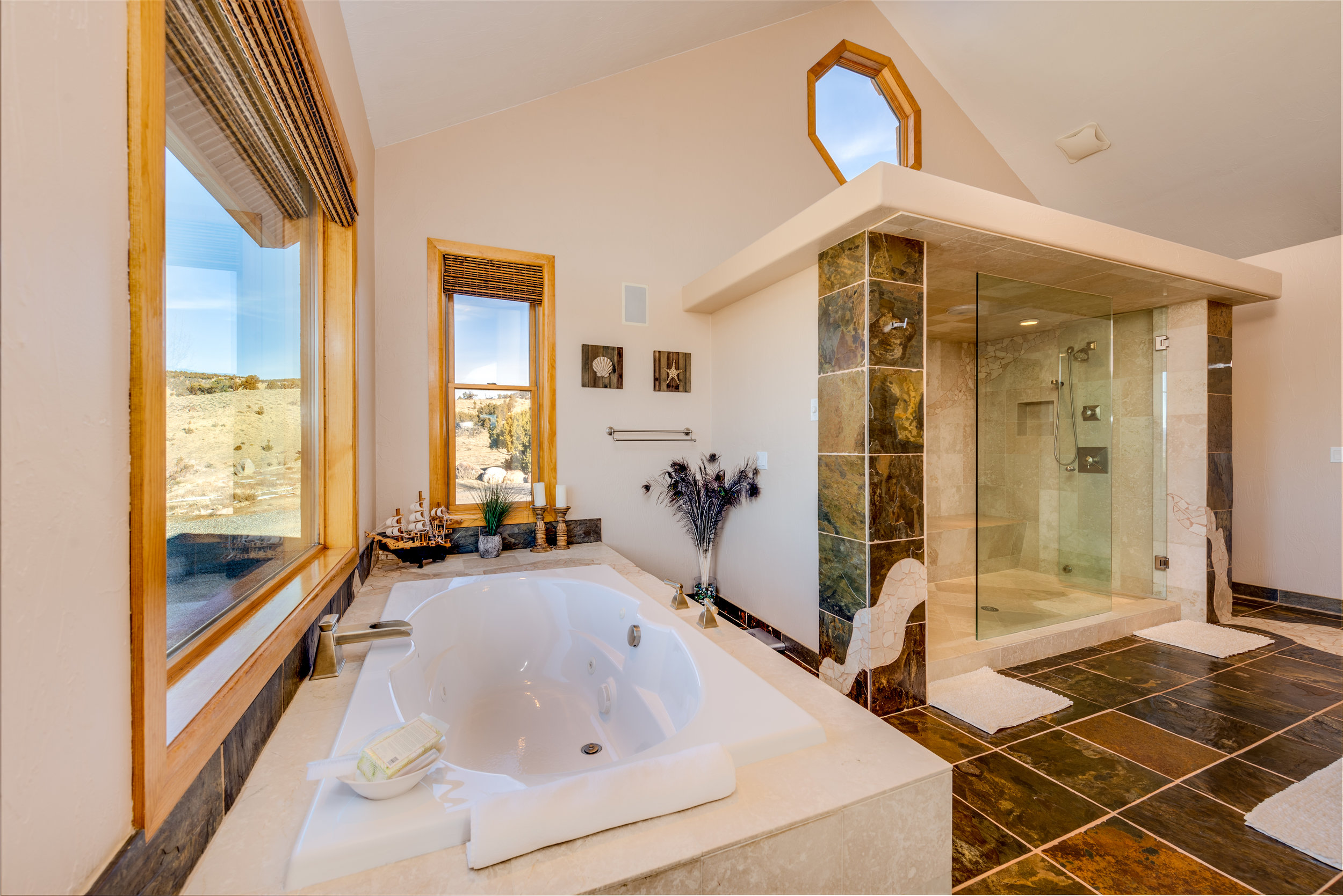 16_Master Bed Bath.jpg