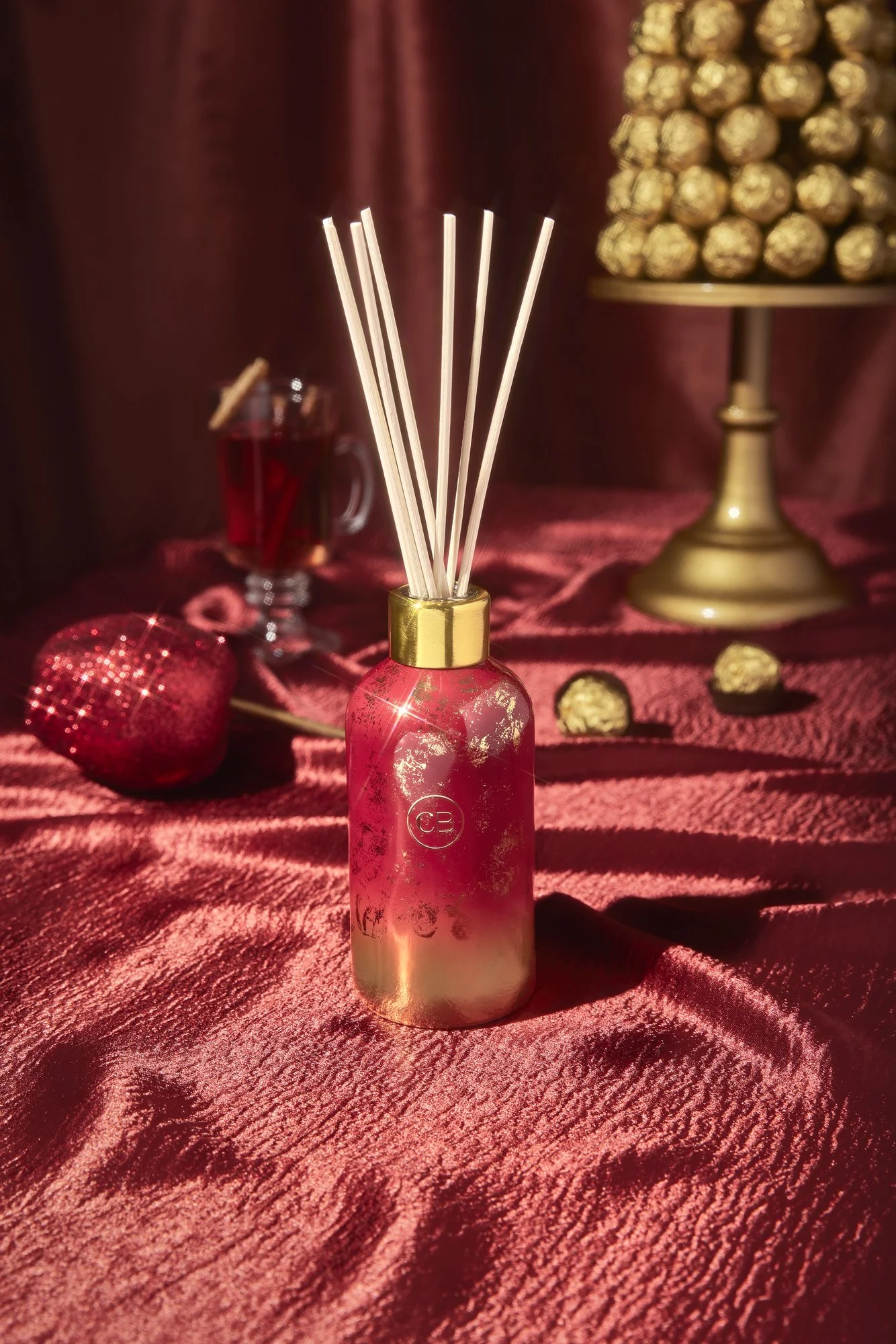 capri-blue-holiday-2023-apple-cider-social-glimmer-reed-diffuser-0681-1334x2000-1478e37.jpg