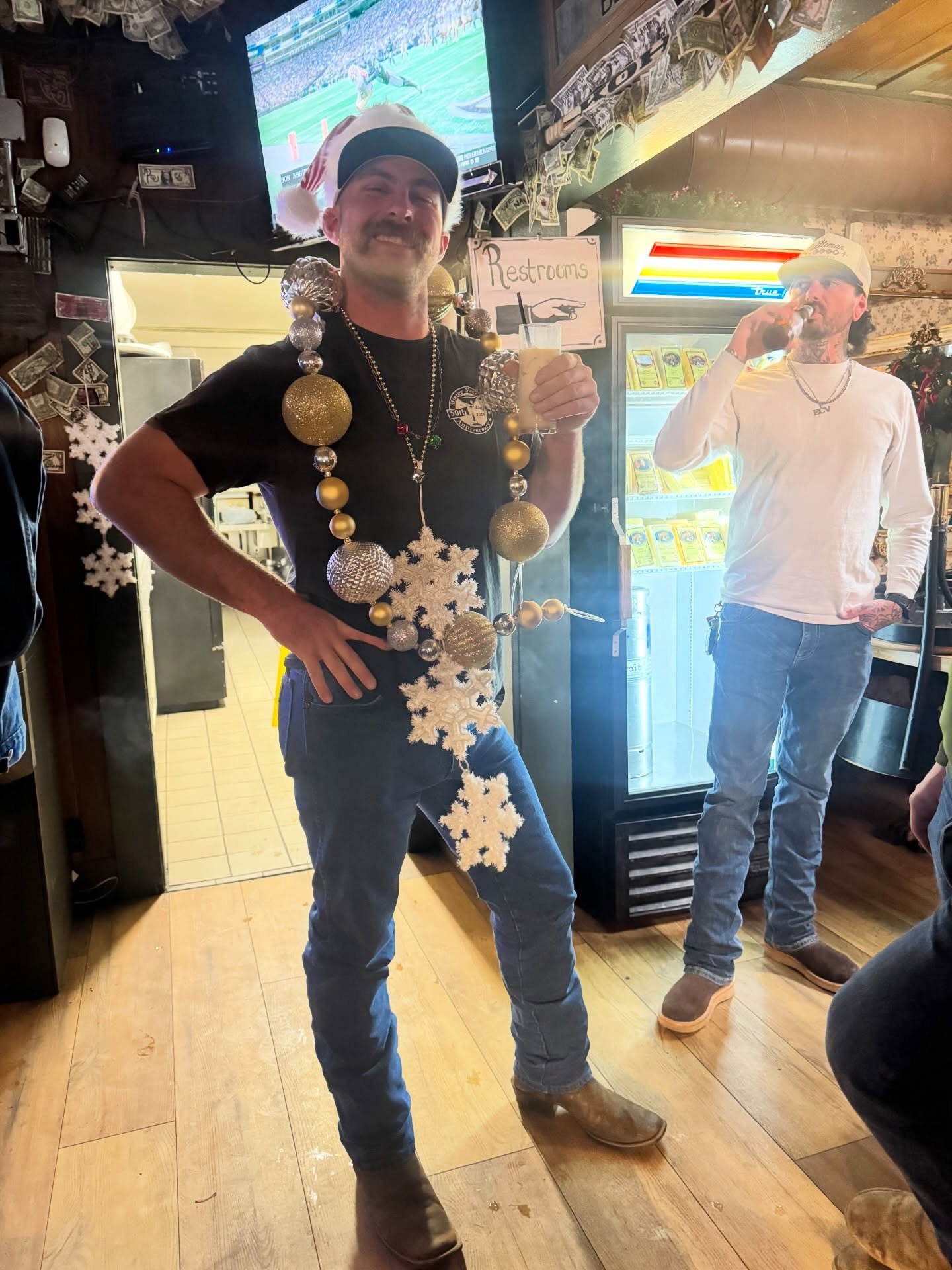 🎄Holiday weekend at the Shoe!! Regular hours until New Year&rsquo;s Eve!! 🙌🏽

#washoehouse #petalumaca #petalumacalifornia