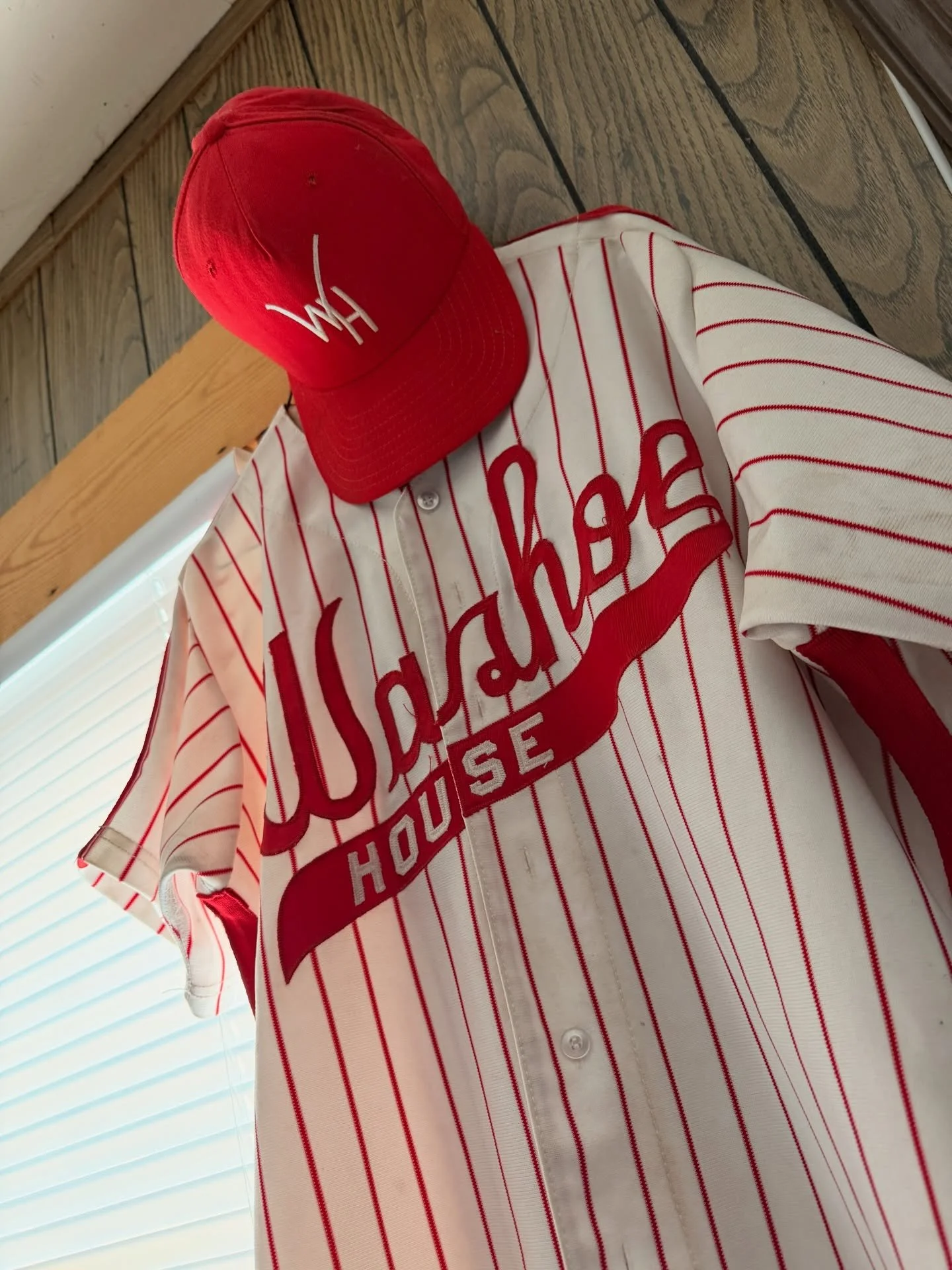 This week is for team Washoe! Lots going on! 
🐸 Tomorrow we have karaoke @froggy929 night!! 
🤠 Honky Tonk Open Mic on Thursday
🎸 Max Vogel @maxvogelmusic on Friday 

Ready for a good time! 

#washoehouse #petalumaca #petaluma #visitpetaluma