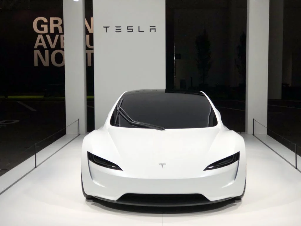 100_Tesla - Roadster_Tesla-white-roadster-2.jpeg.jpg