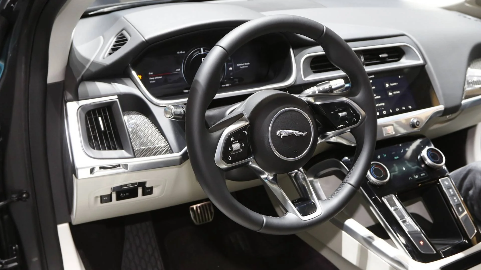 100_Jaguar - I_PACE (concept)_jaguar-i-pace-1.jpg